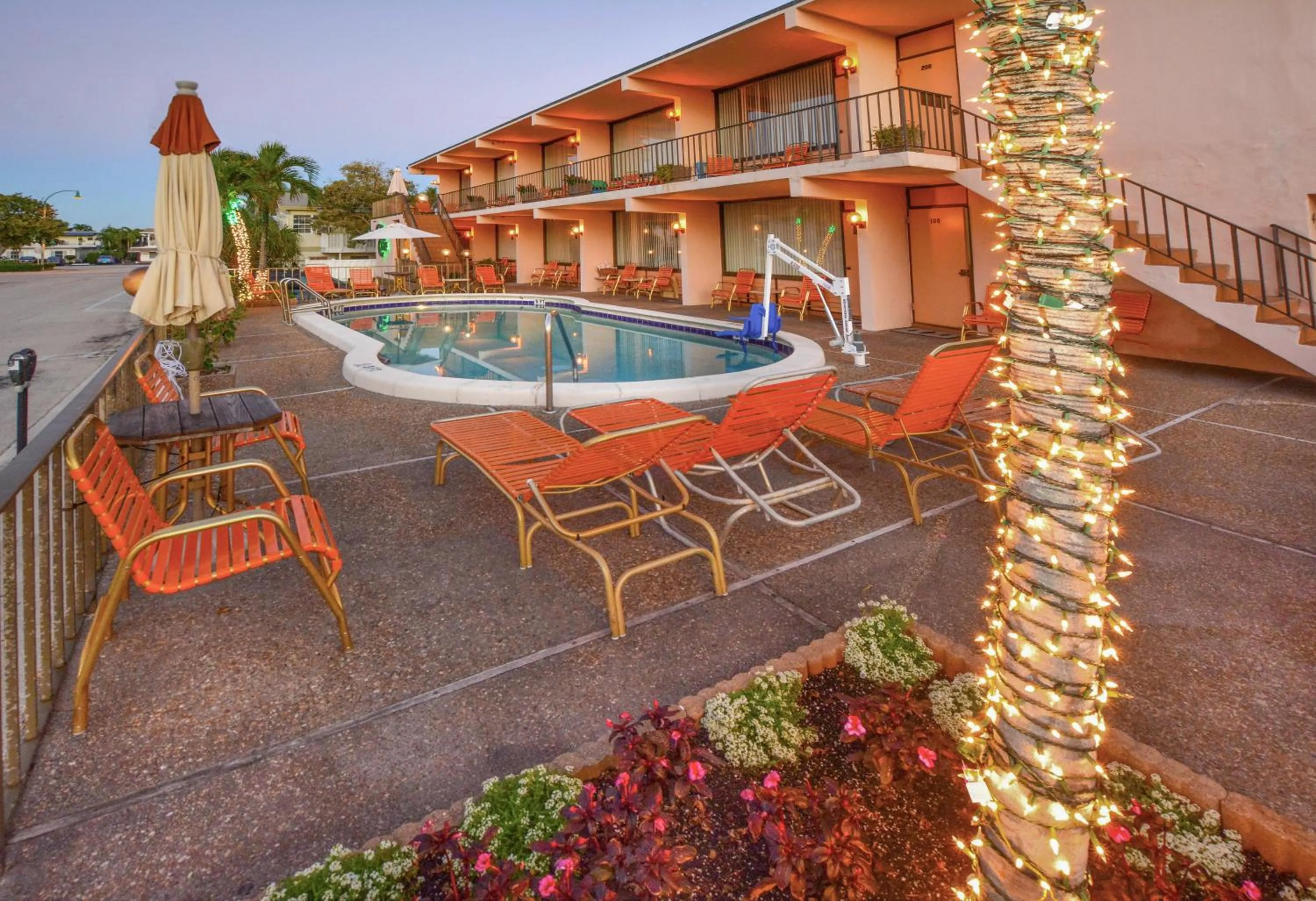 Swimming pool in Sea Cliff Hotel