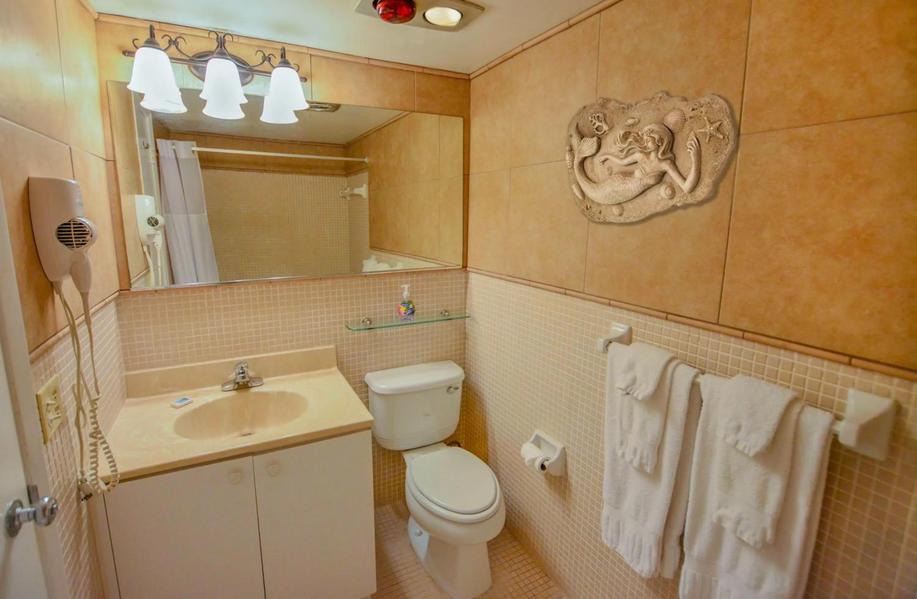 Bathroom in Sea Cliff Hotel