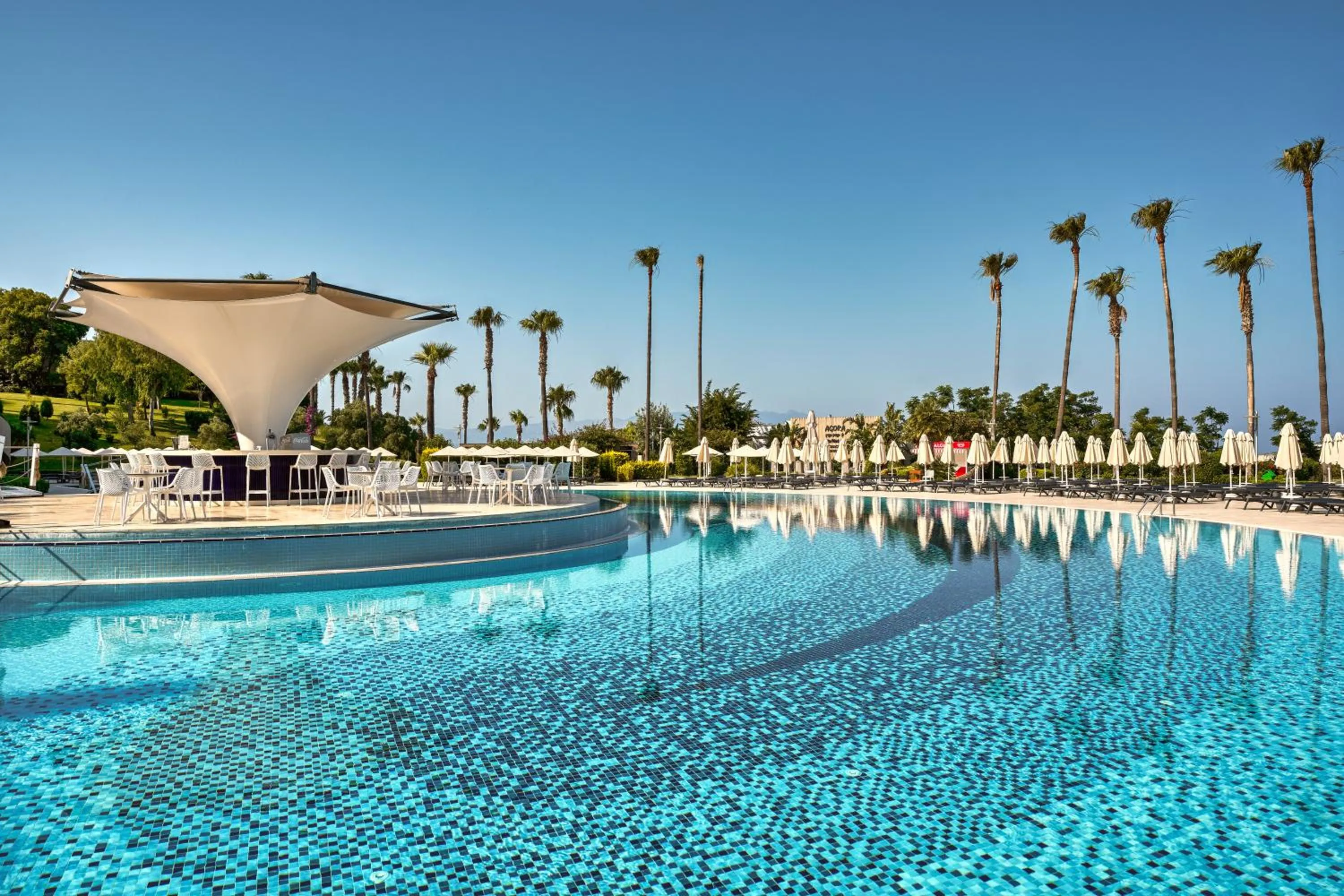Swimming pool in Kefaluka Resort