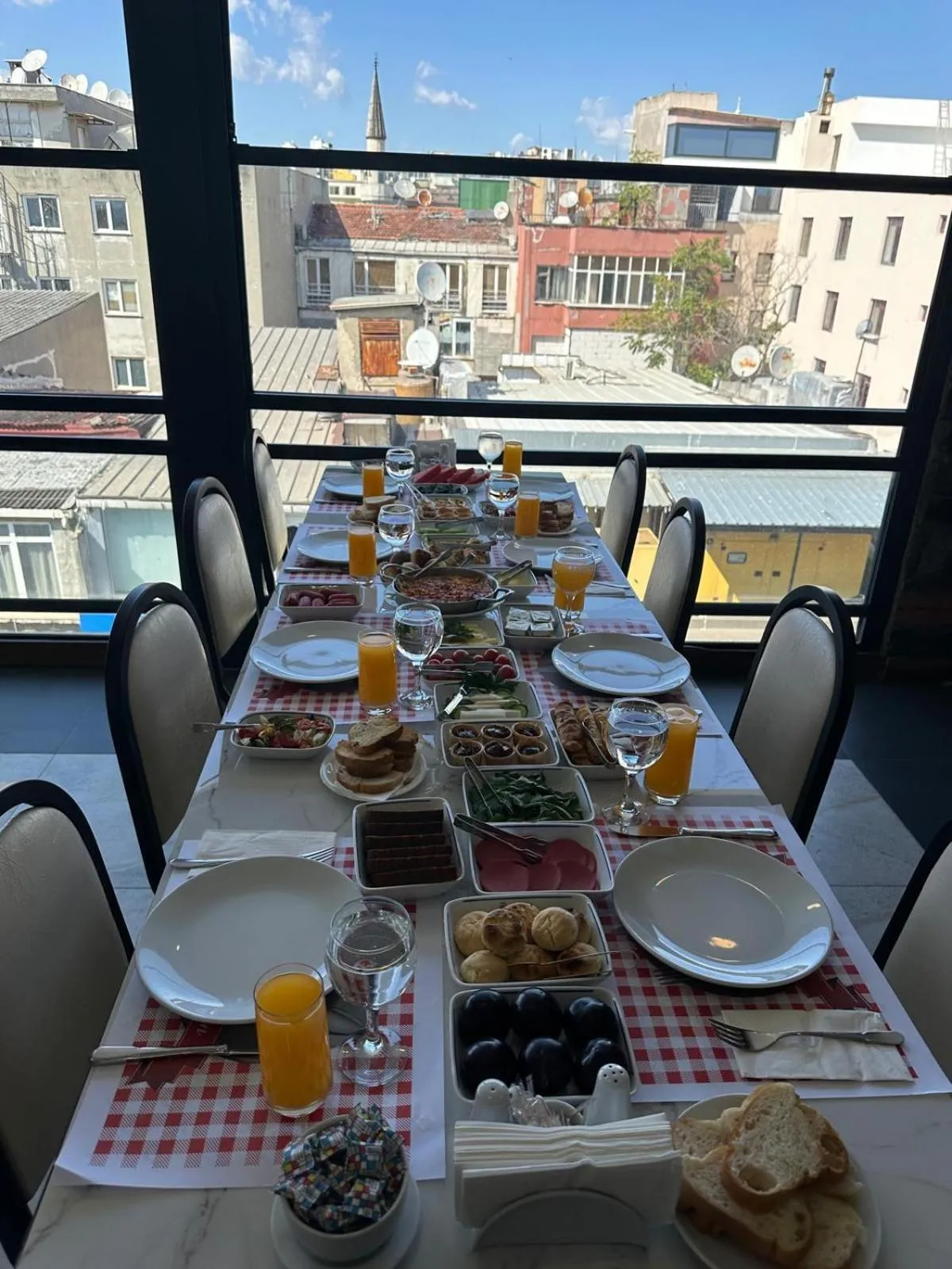 Restaurant/places to eat in Grand Ons Hotel