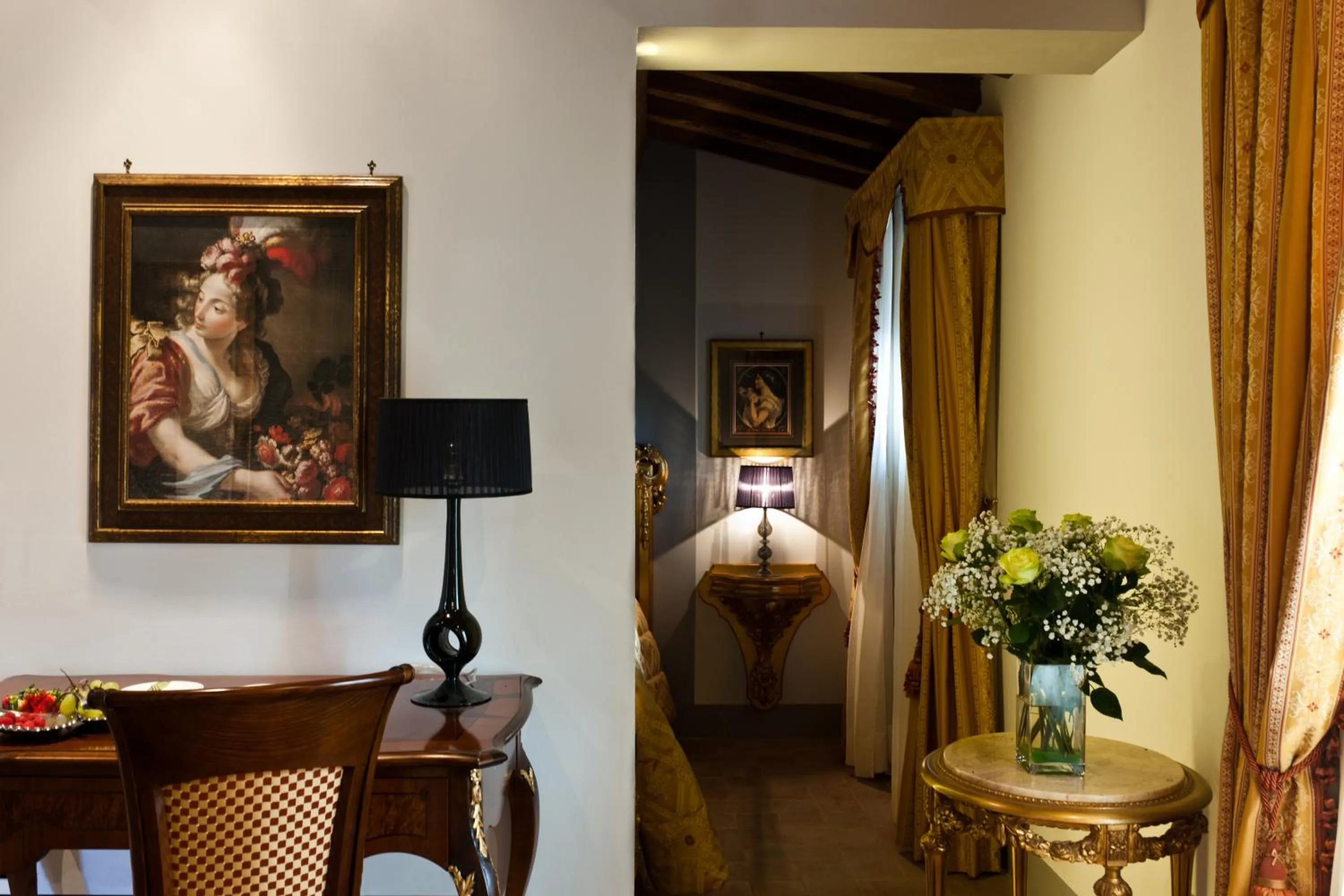 Decorative detail in Villa Armena Relais