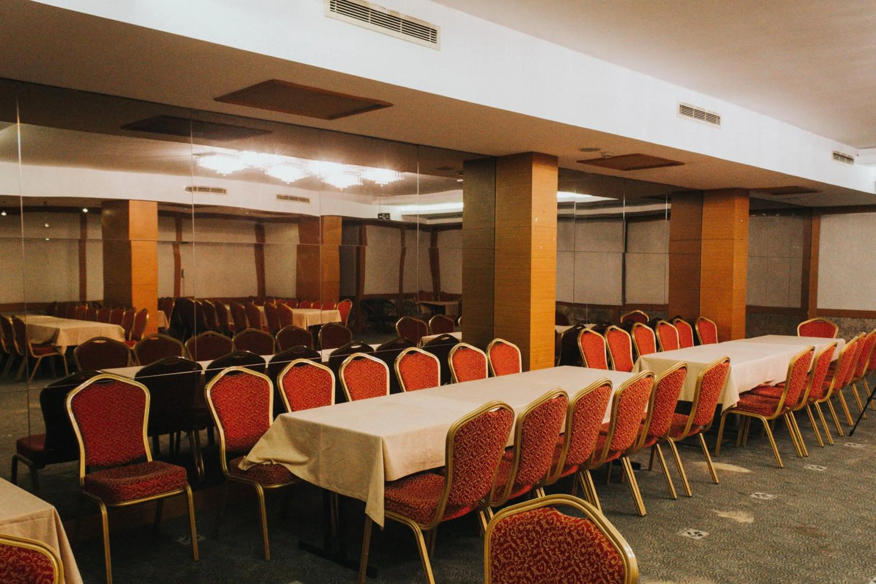 Meeting/conference room in Nüzhet Hotel