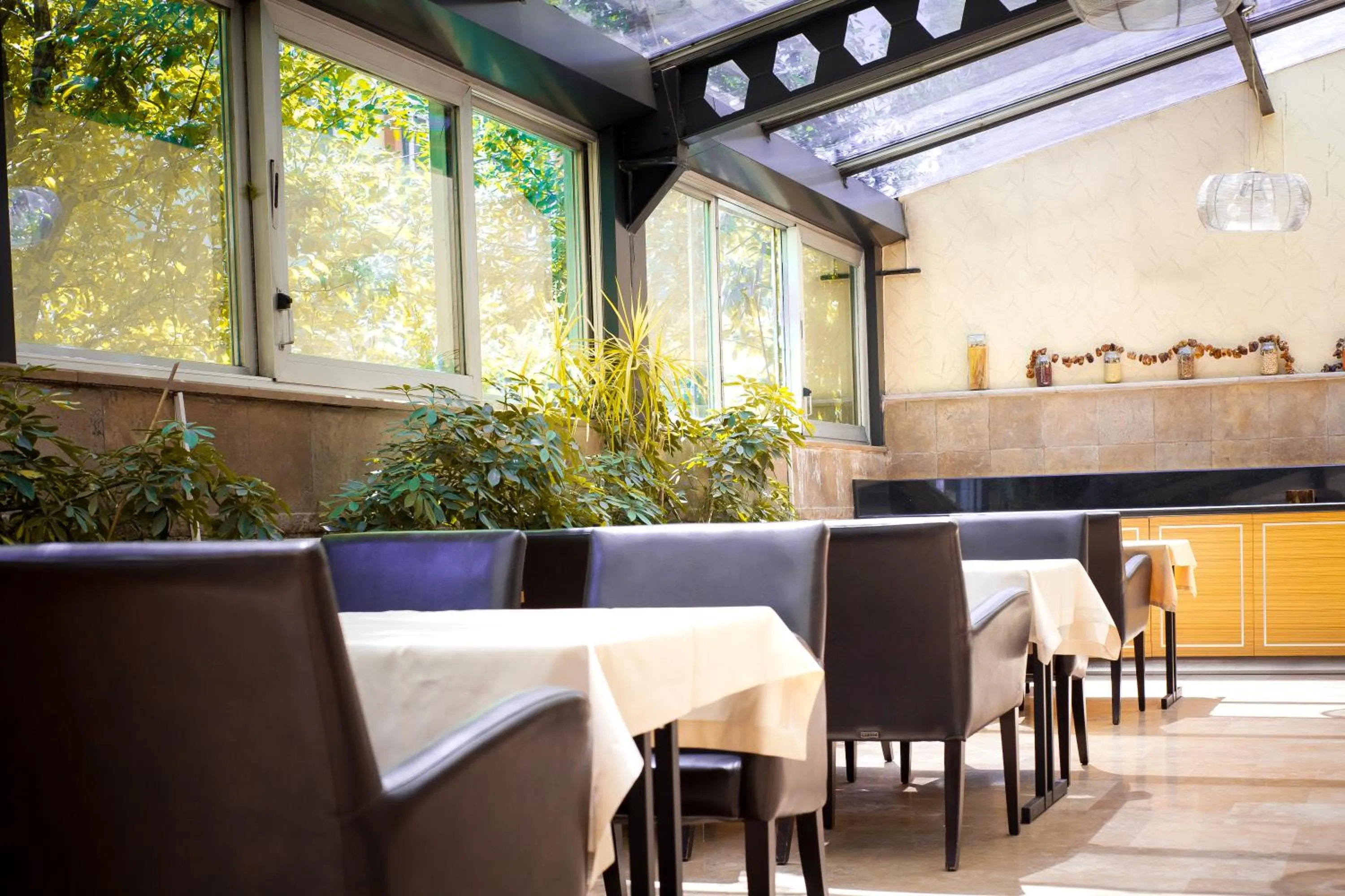 Restaurant/places to eat in Nüzhet Hotel