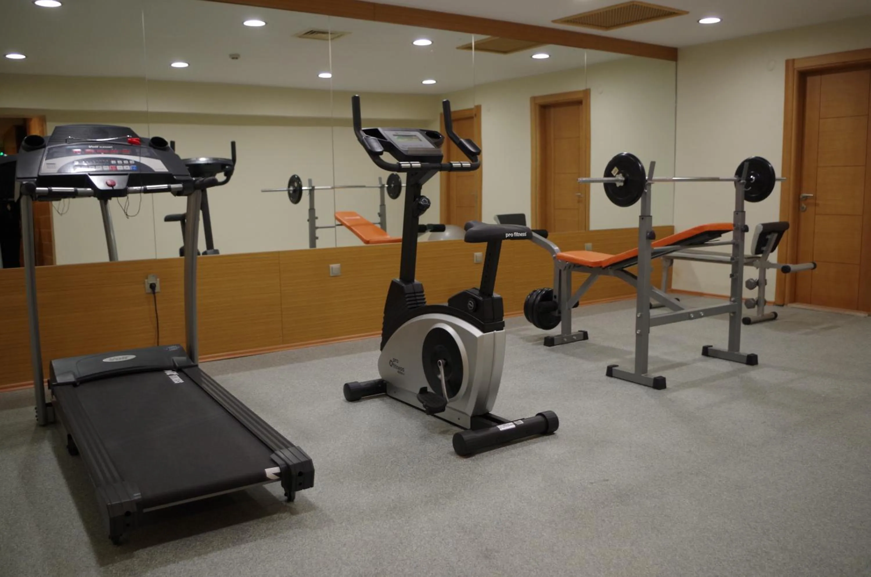 Fitness centre/facilities in Nüzhet Hotel