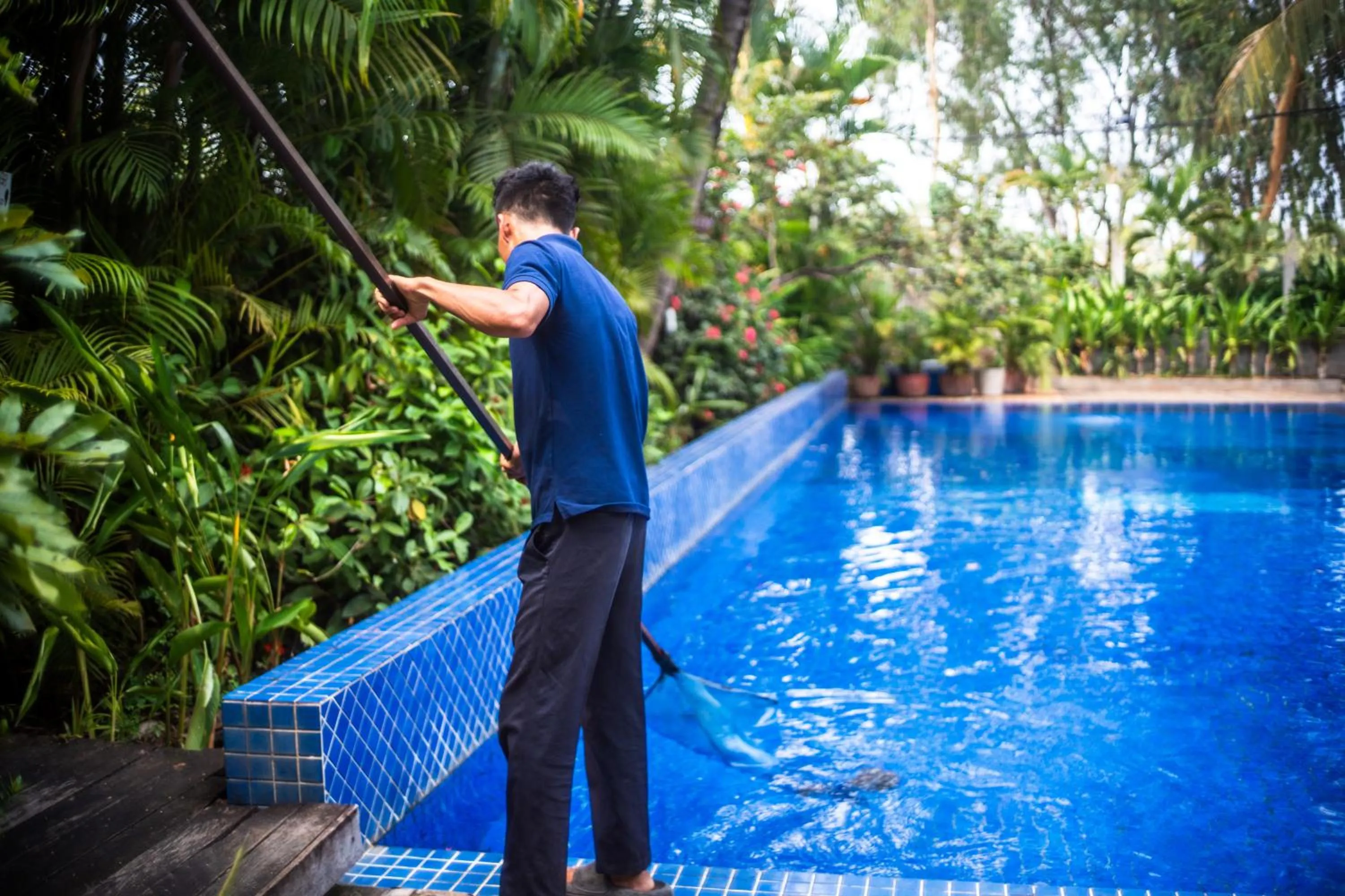 Swimming pool in Sambor Village Hotel