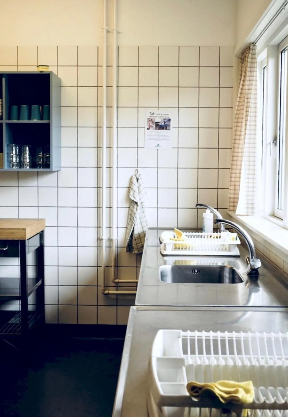 Communal kitchen in Danhostel Ishøj Strand