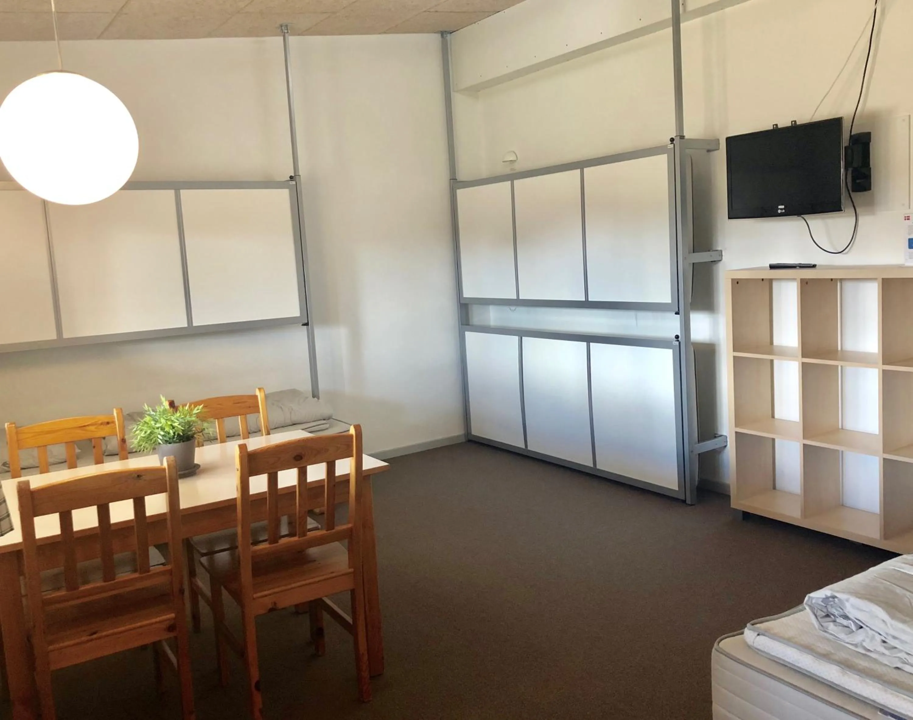 Living room, Bed in Danhostel Ishøj Strand