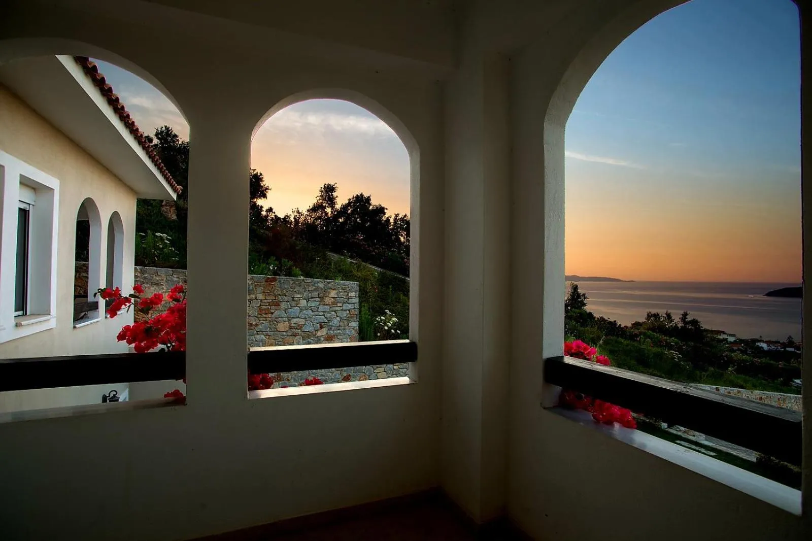 Sea view in GoldenHill Studios&apartments