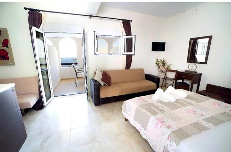 GoldenHill Studios&apartments