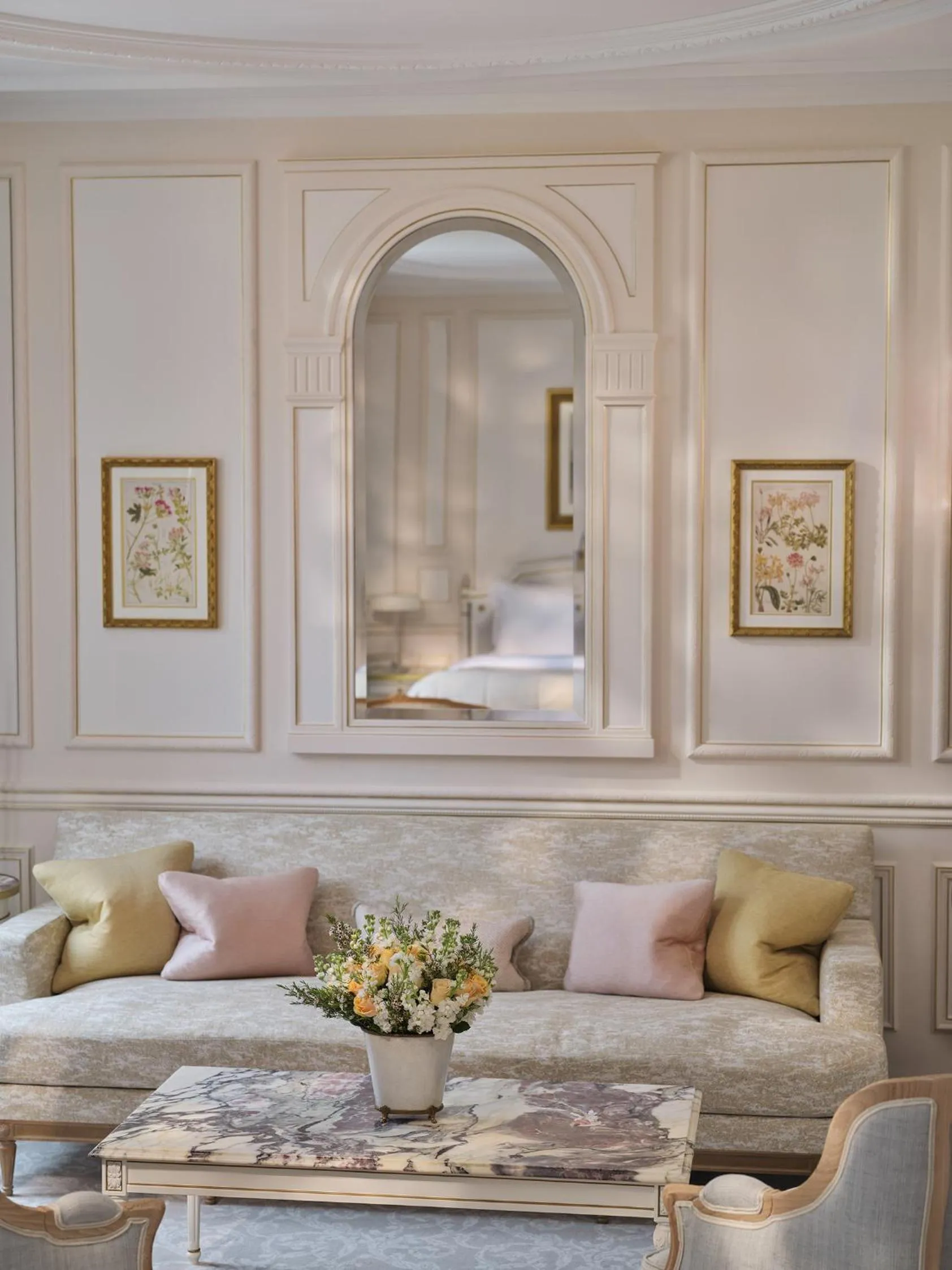 Living room in Le Meurice – Dorchester Collection