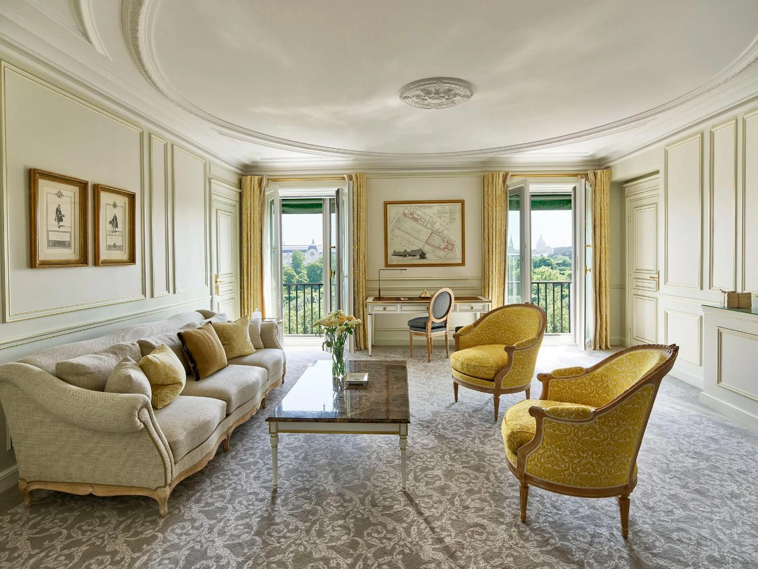 Living room in Le Meurice – Dorchester Collection
