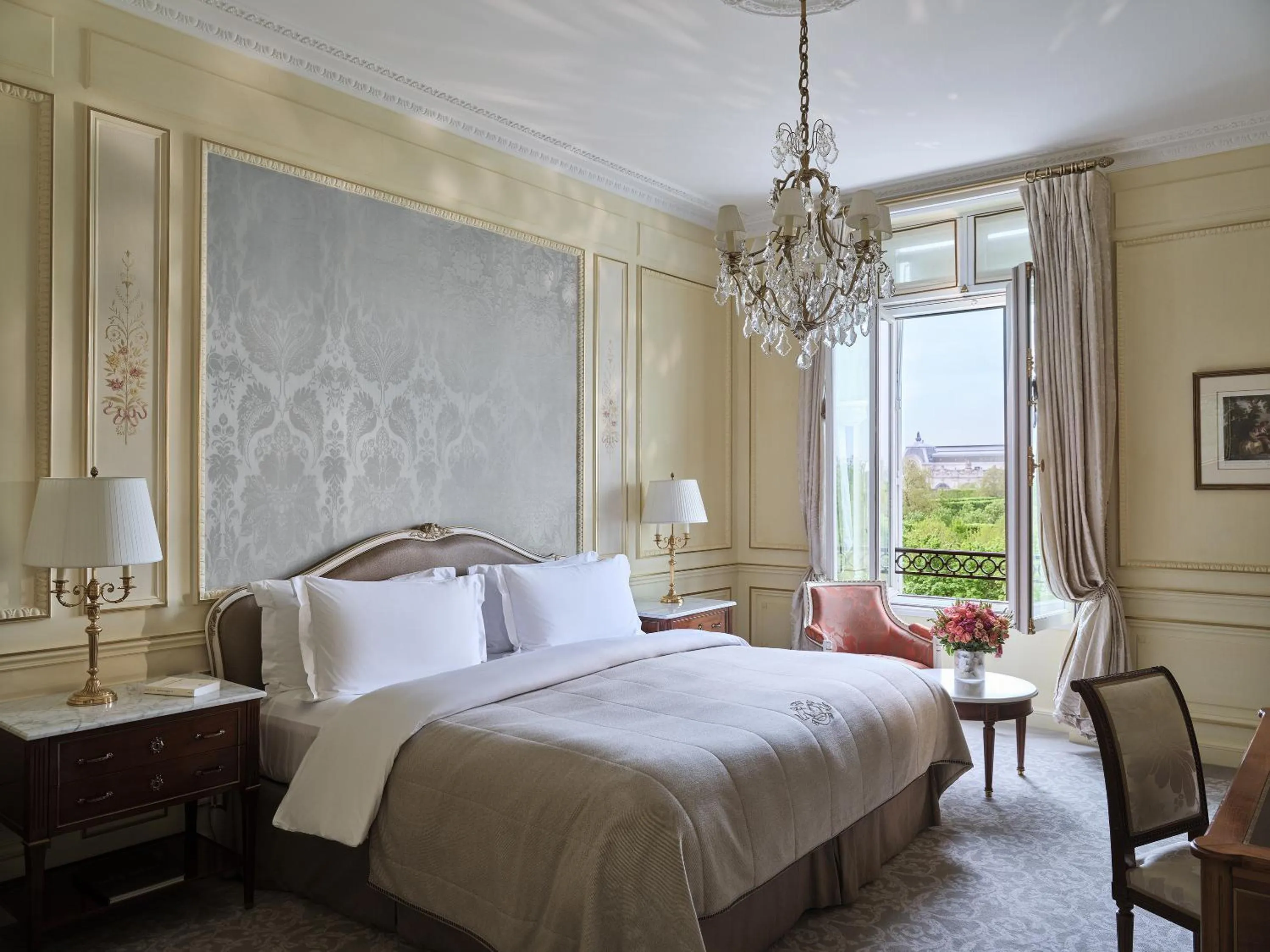 Bed in Le Meurice – Dorchester Collection