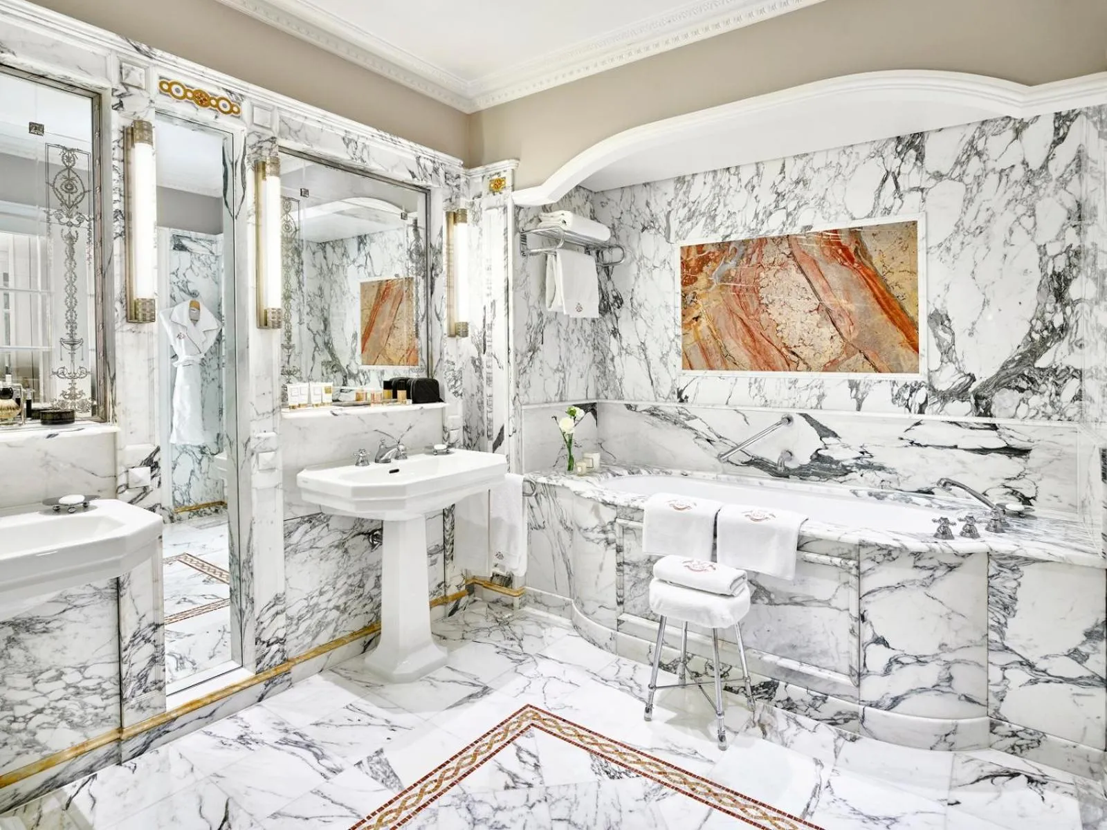 Shower in Le Meurice – Dorchester Collection