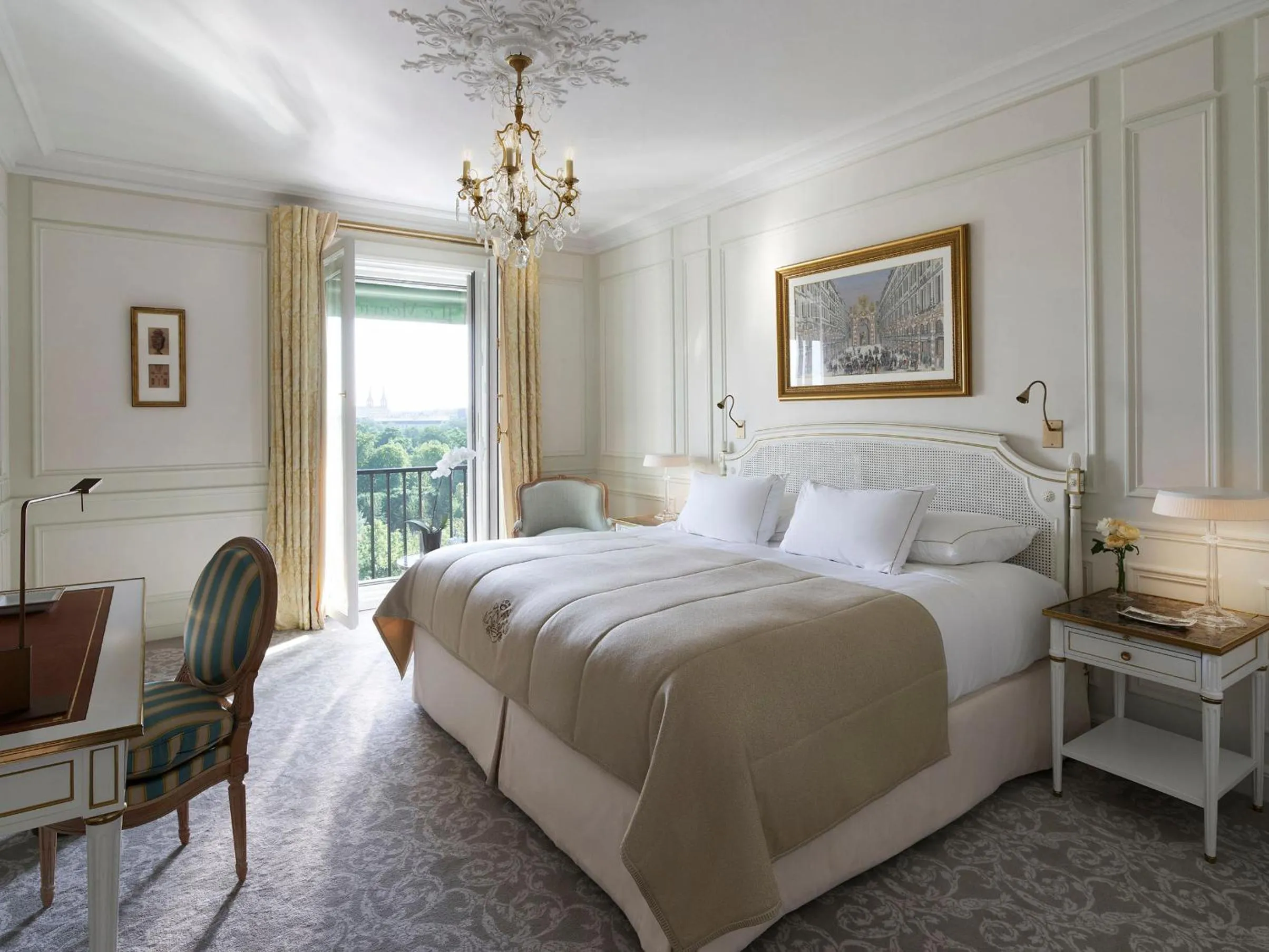 Bed in Le Meurice – Dorchester Collection