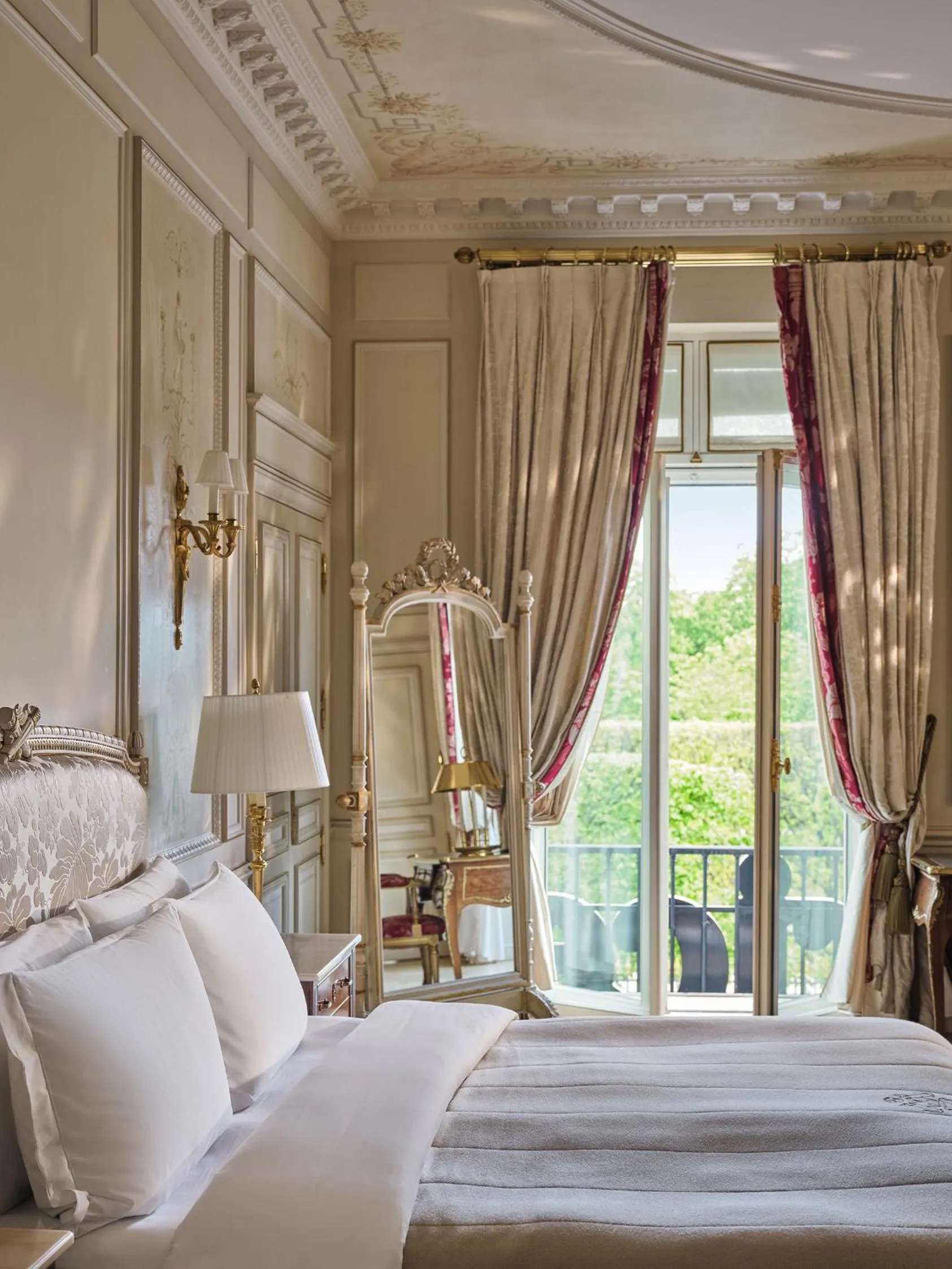 Bed in Le Meurice – Dorchester Collection