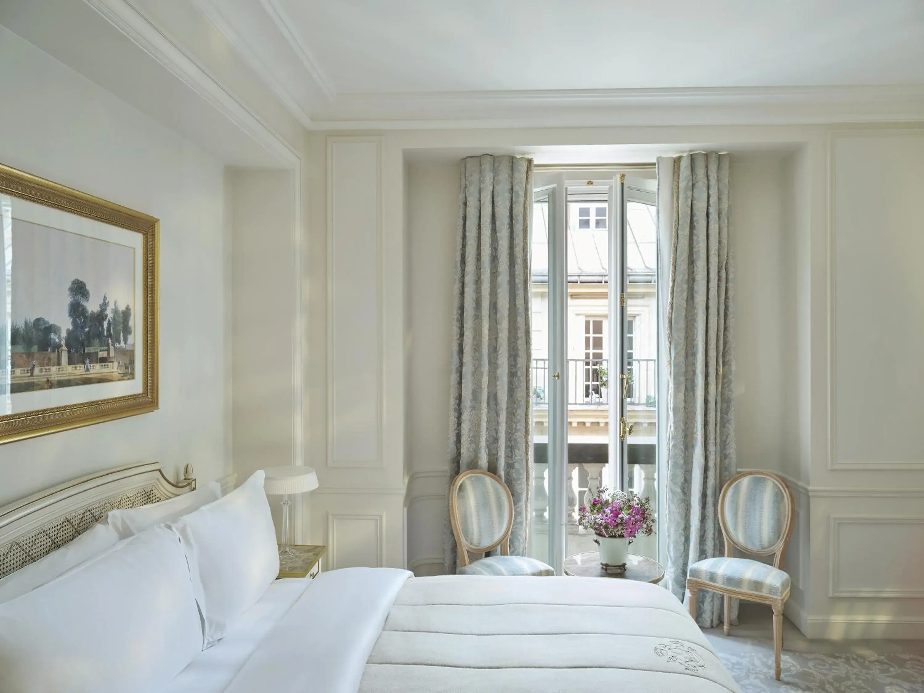Classic Room in Le Meurice – Dorchester Collection Classic Room in Le Meurice – Dorchester Collection
