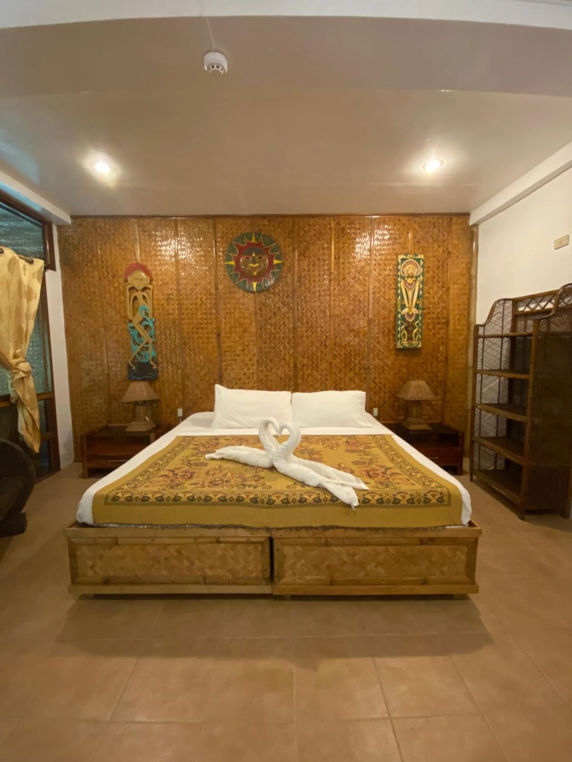 Property building, Bed in Nigi Nigi Nu Noos 'e' Nu Nu Noos