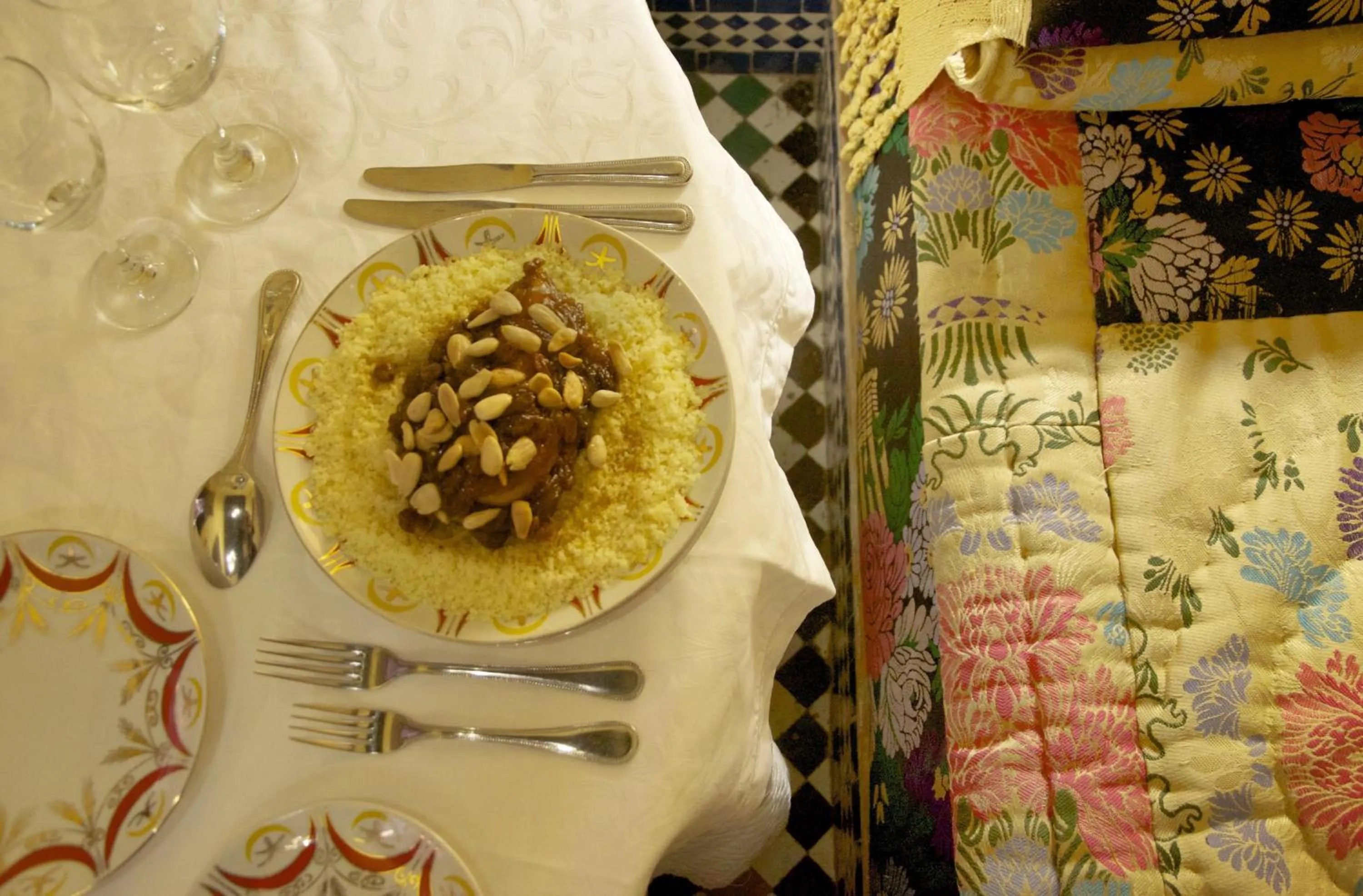 Restaurant/places to eat in Dar Anebar