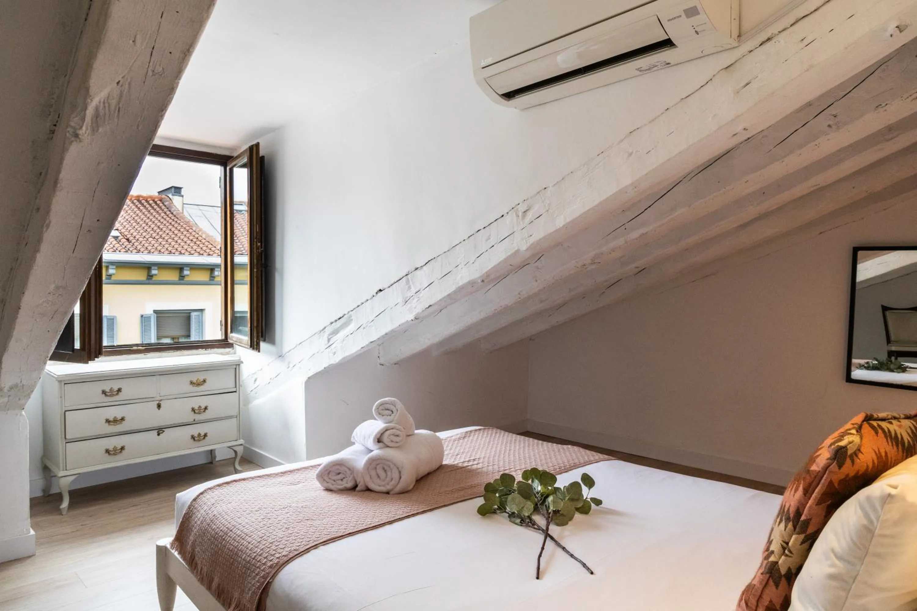 Bed in Charming Fuencarral II