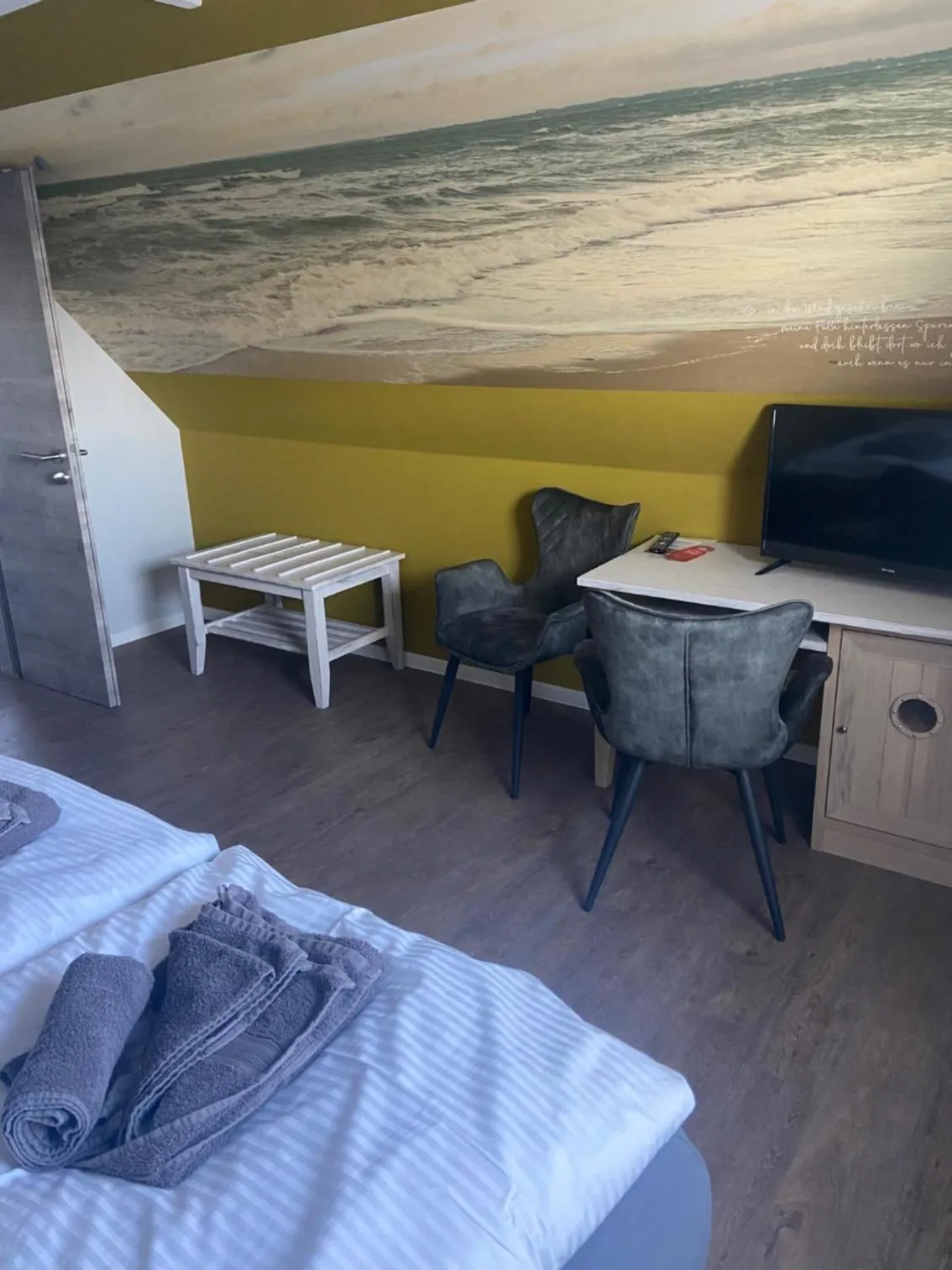 Photo of the whole room, Bed in Hotel & Gasthof Zur Linde