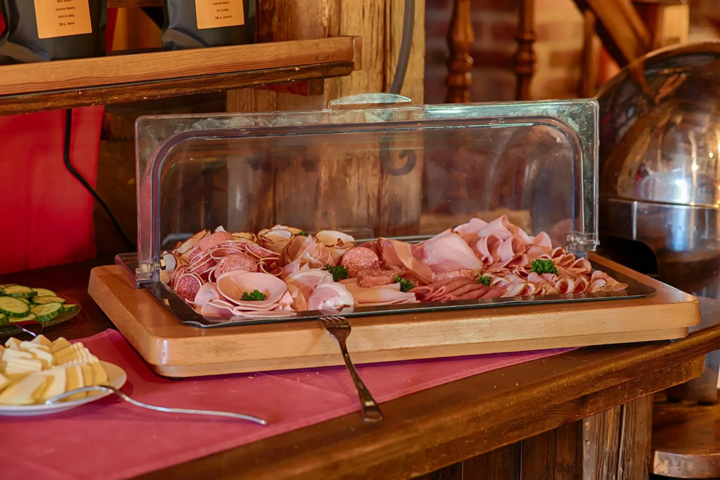 Buffet breakfast in Hotel & Gasthof Zur Linde