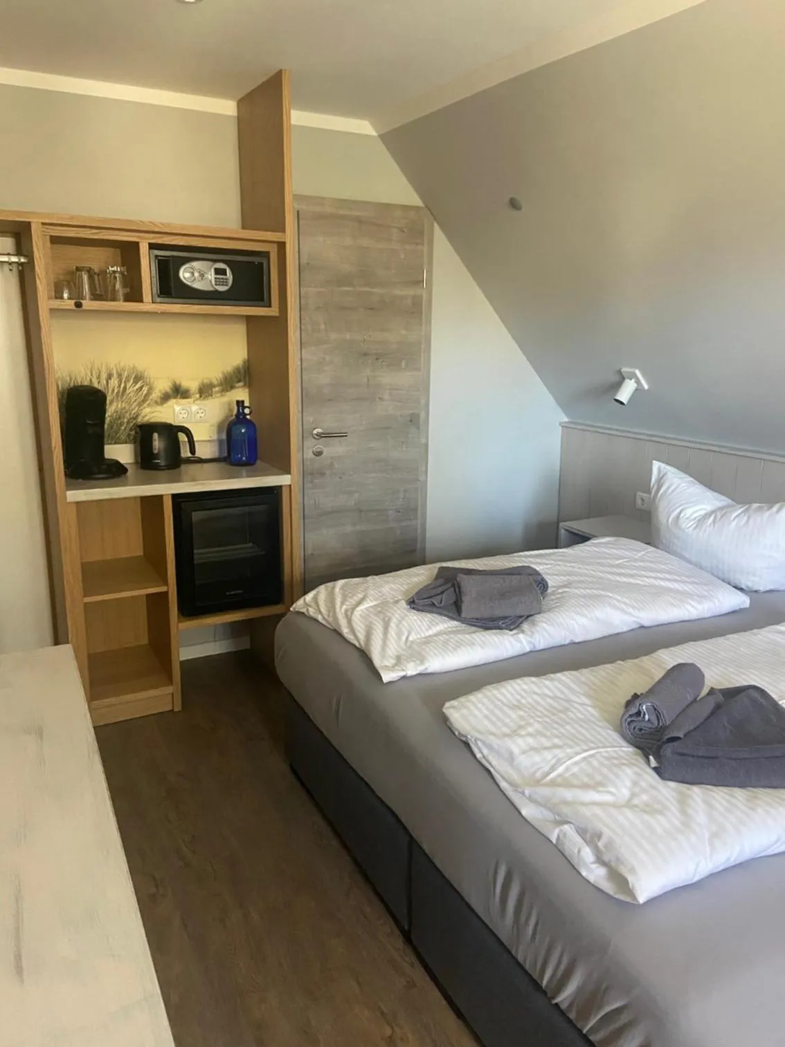 Photo of the whole room, Bed in Hotel & Gasthof Zur Linde