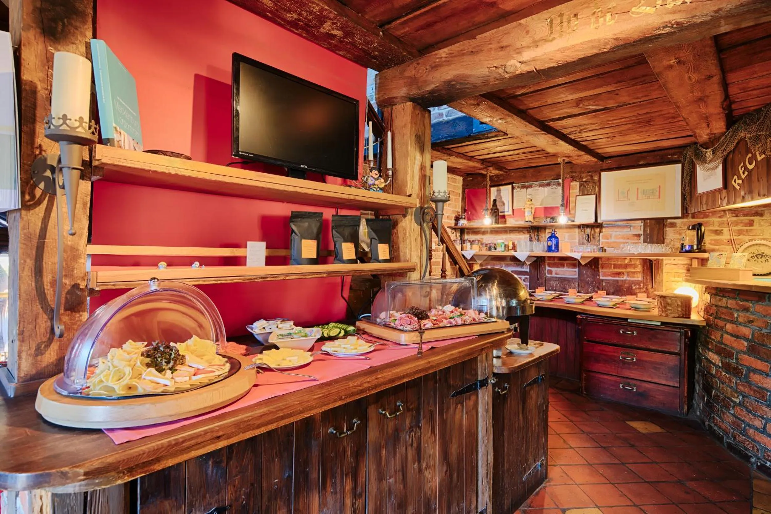 Buffet breakfast in Hotel & Gasthof Zur Linde