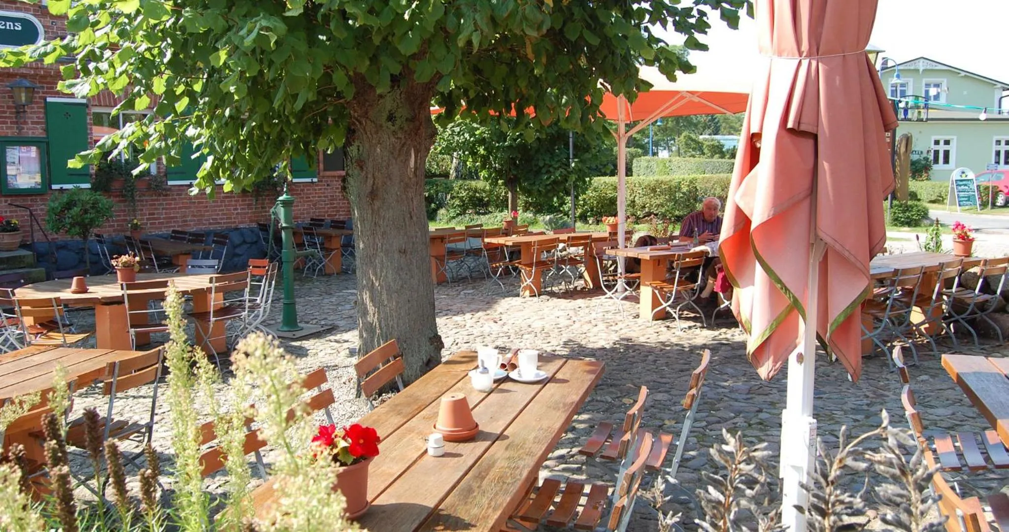 Restaurant/places to eat in Hotel & Gasthof Zur Linde