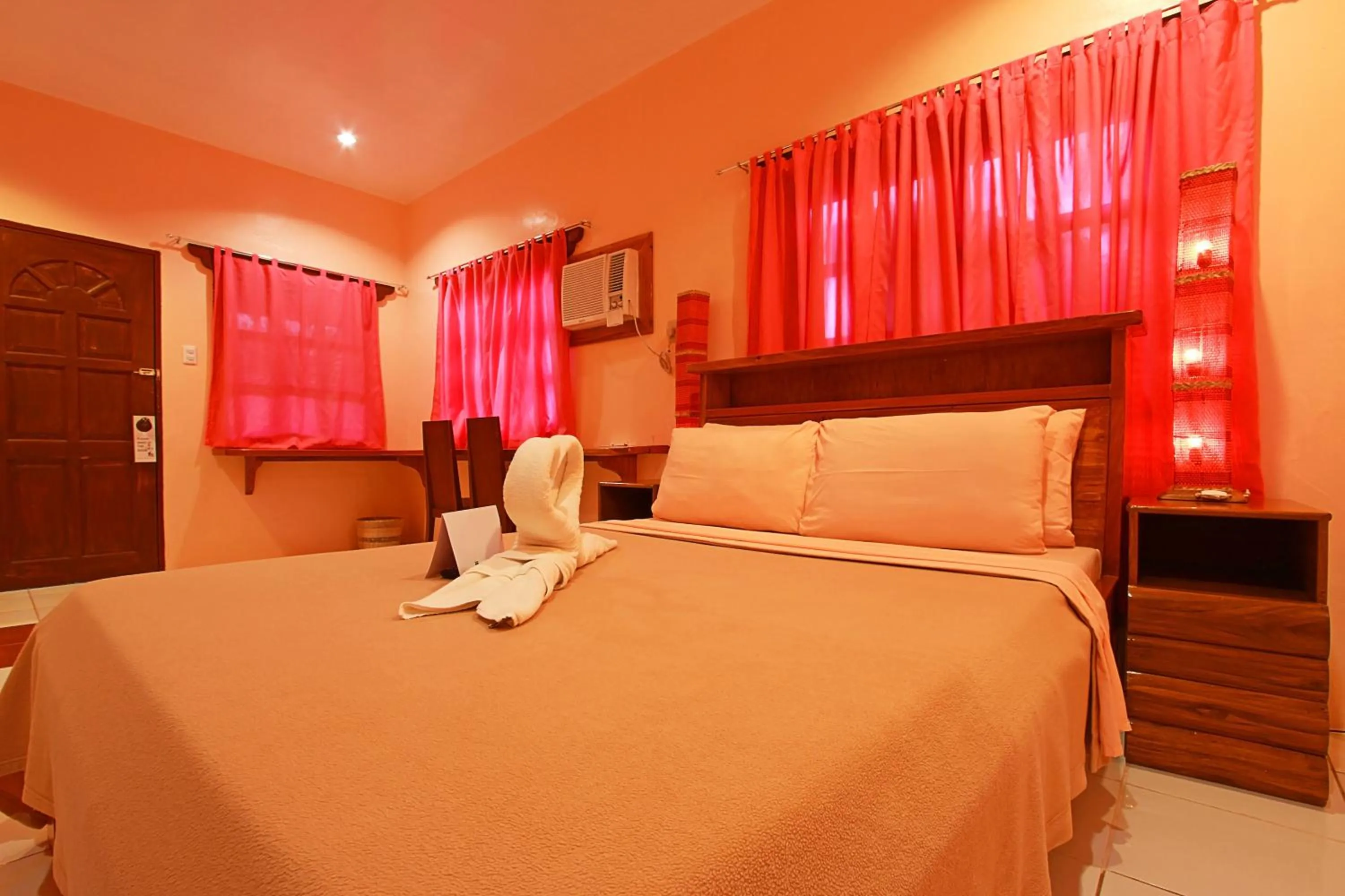 Bed in Nigi Nigi Too Beach Resort