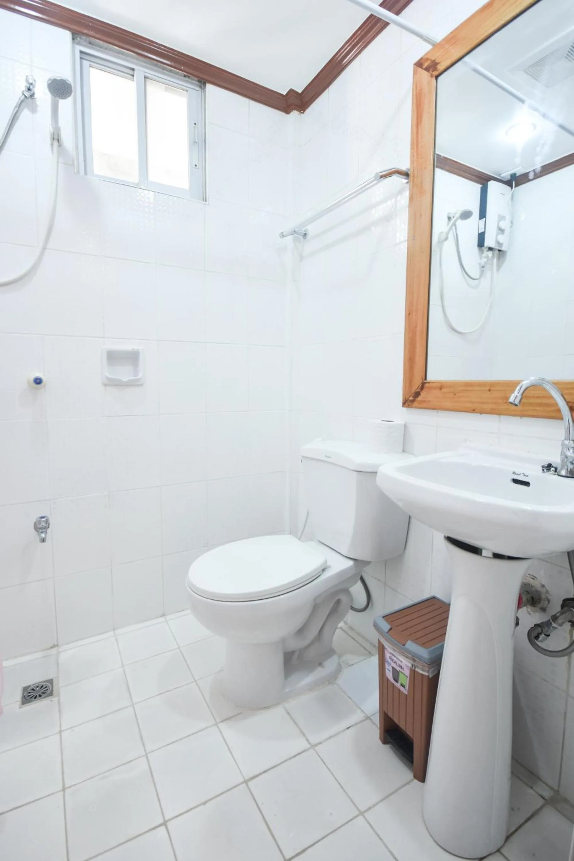 Shower in Nigi Nigi Too Beach Resort