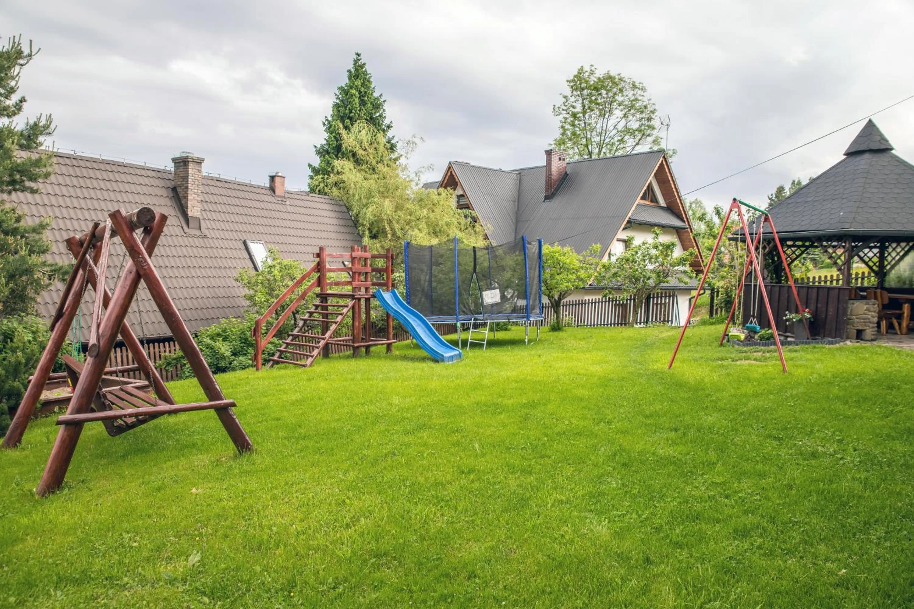 Children play ground in Pokoje Gościnne u Hanki