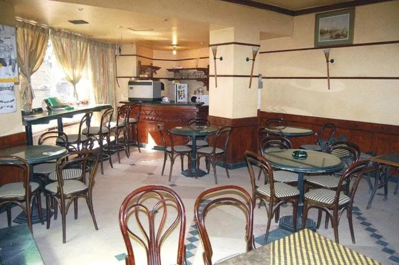 Restaurant/places to eat in Nile Zamalek Hotel