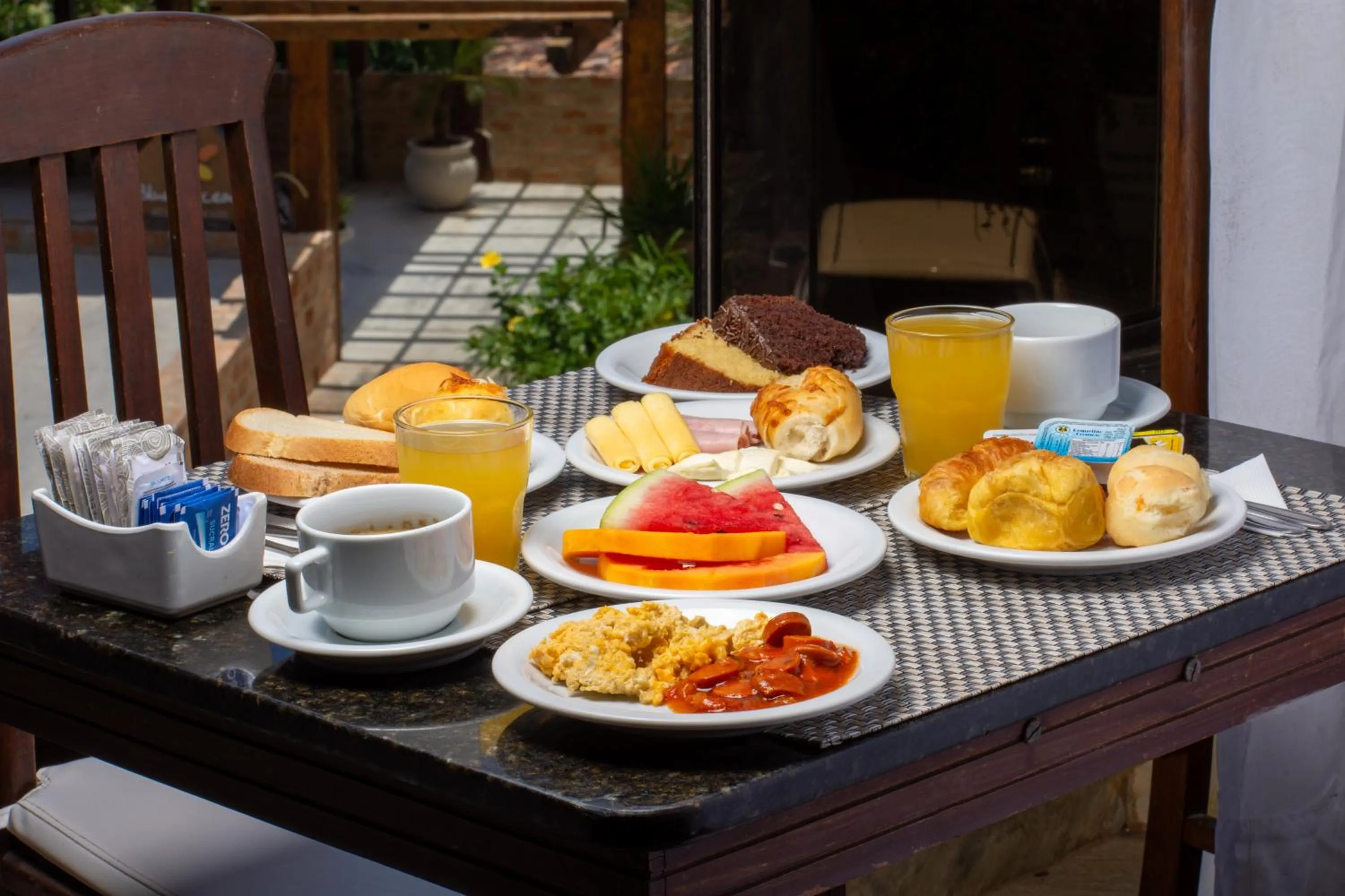 Food and drinks in Pousada e Spa Villa Mercedes by Latitud Hoteles