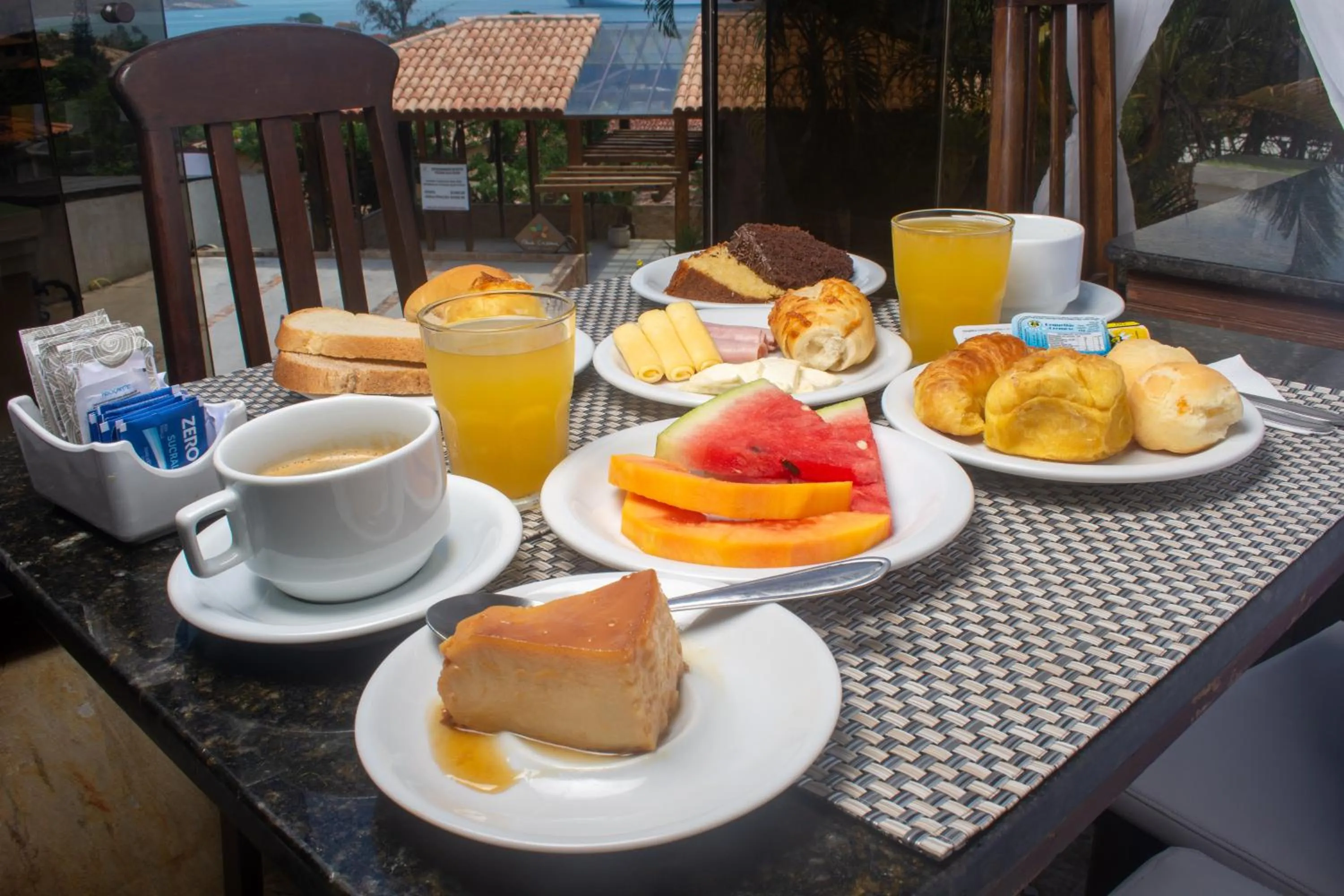 Food and drinks in Pousada e Spa Villa Mercedes by Latitud Hoteles