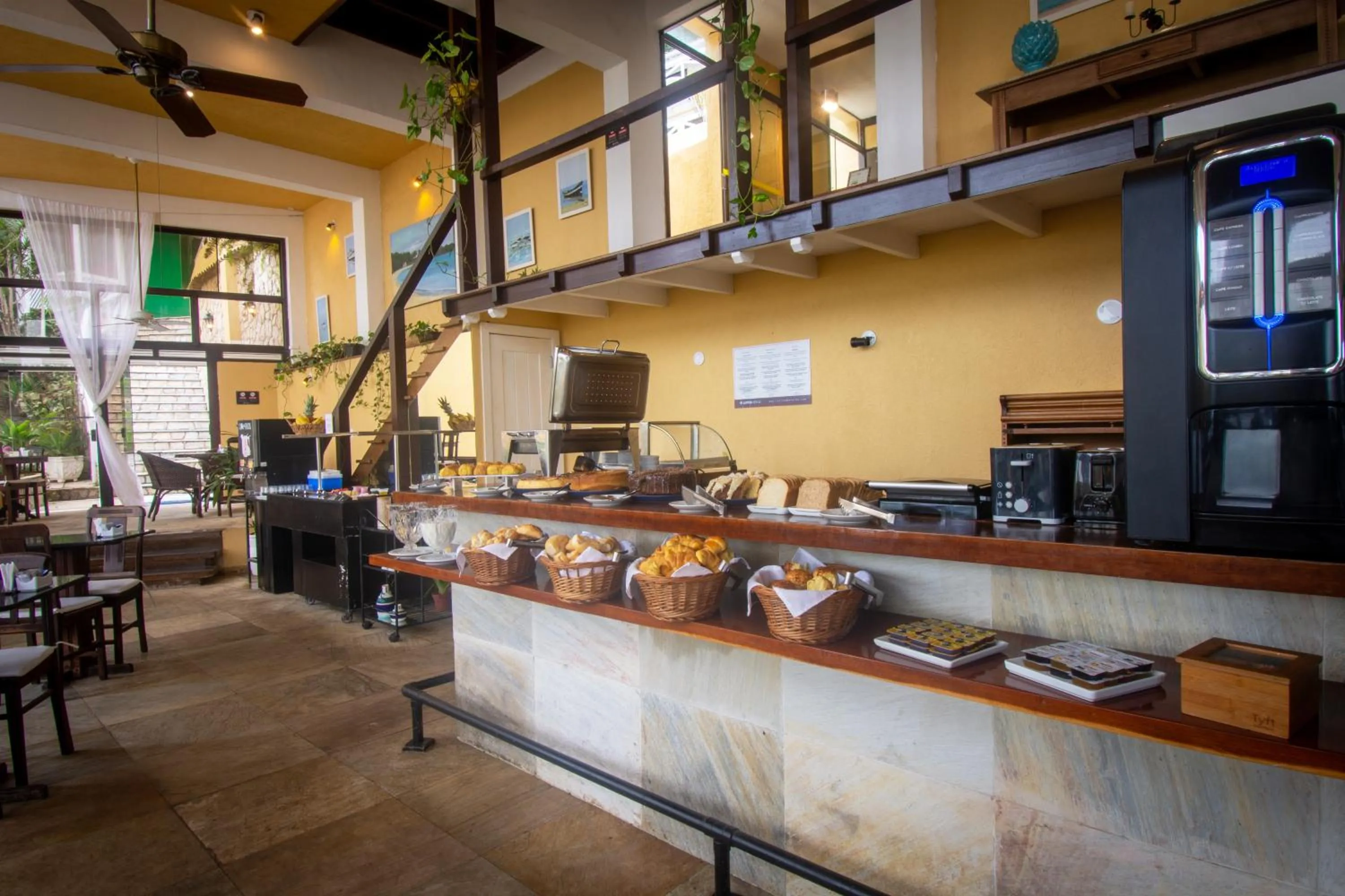 Food and drinks in Pousada e Spa Villa Mercedes by Latitud Hoteles