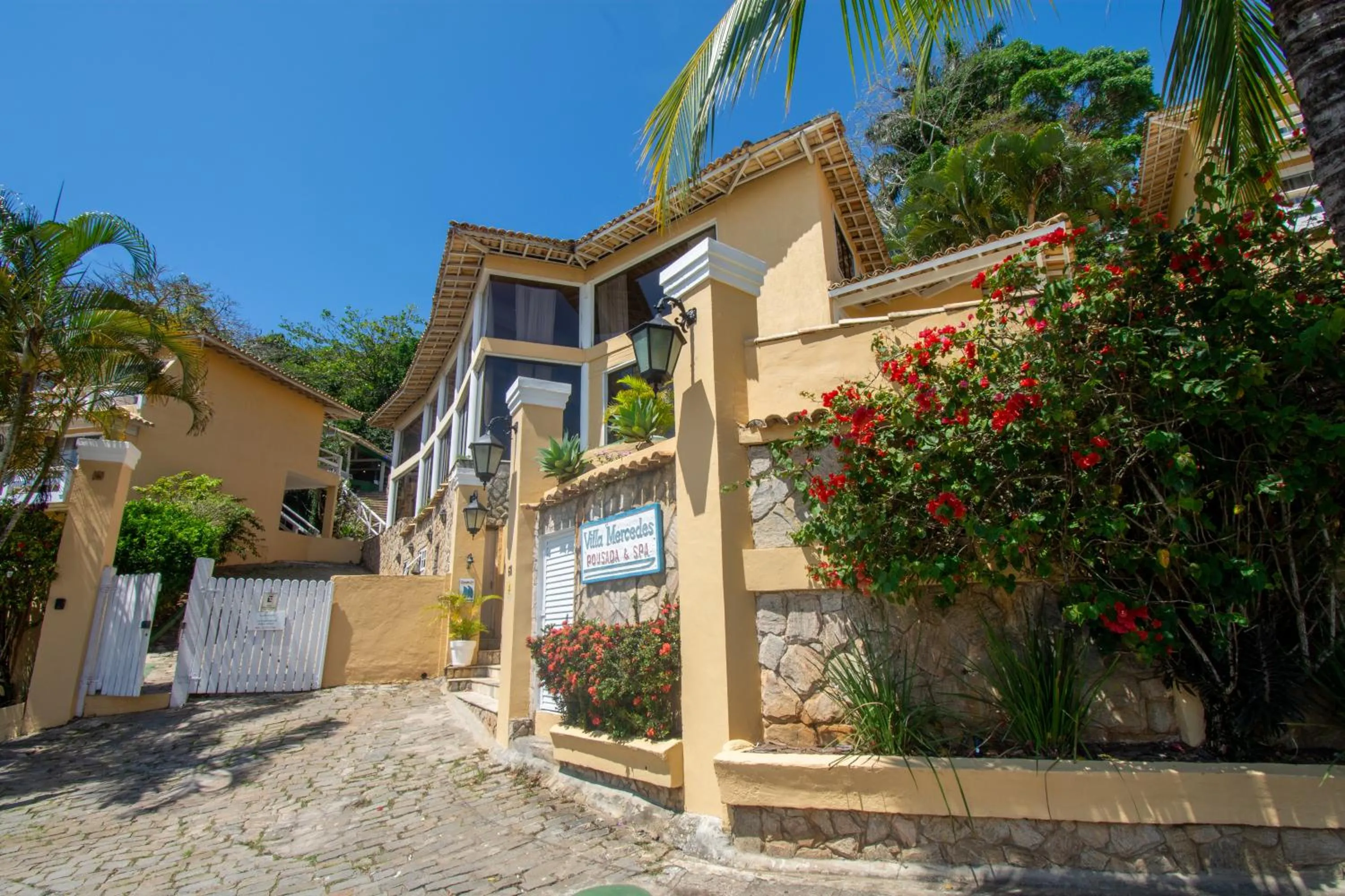 Property building in Pousada e Spa Villa Mercedes by Latitud Hoteles