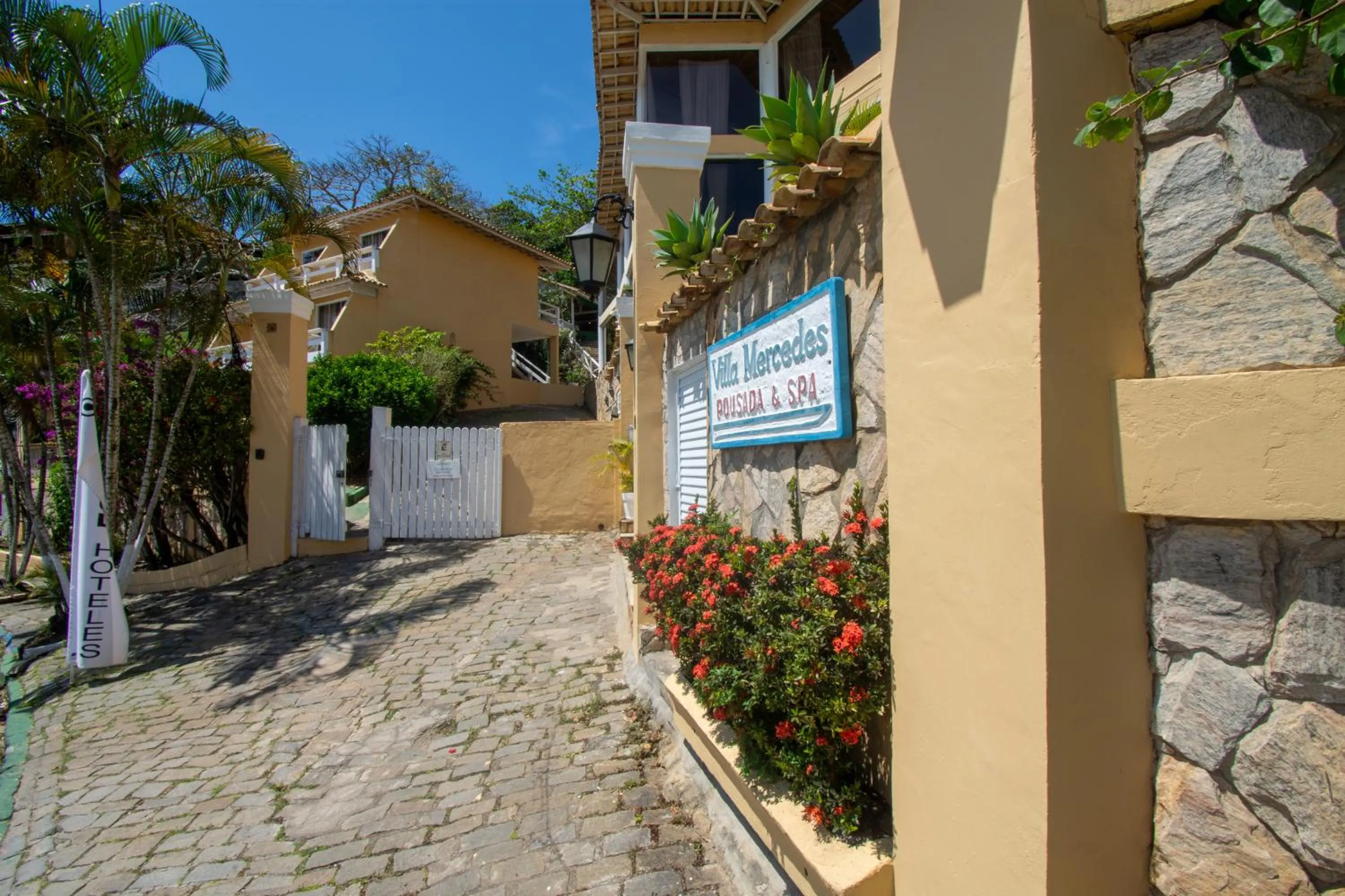 Property building in Pousada e Spa Villa Mercedes by Latitud Hoteles