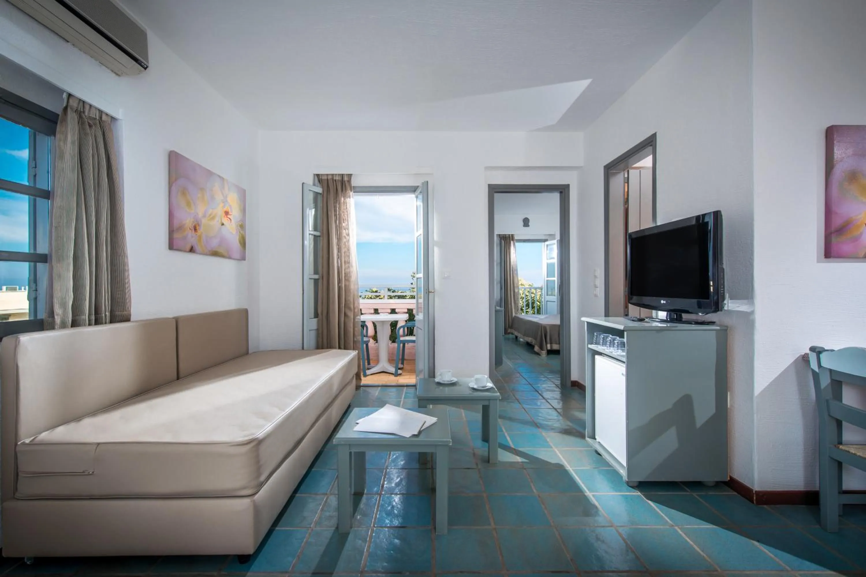 TV and multimedia, Bed in Silva Beach Hotel