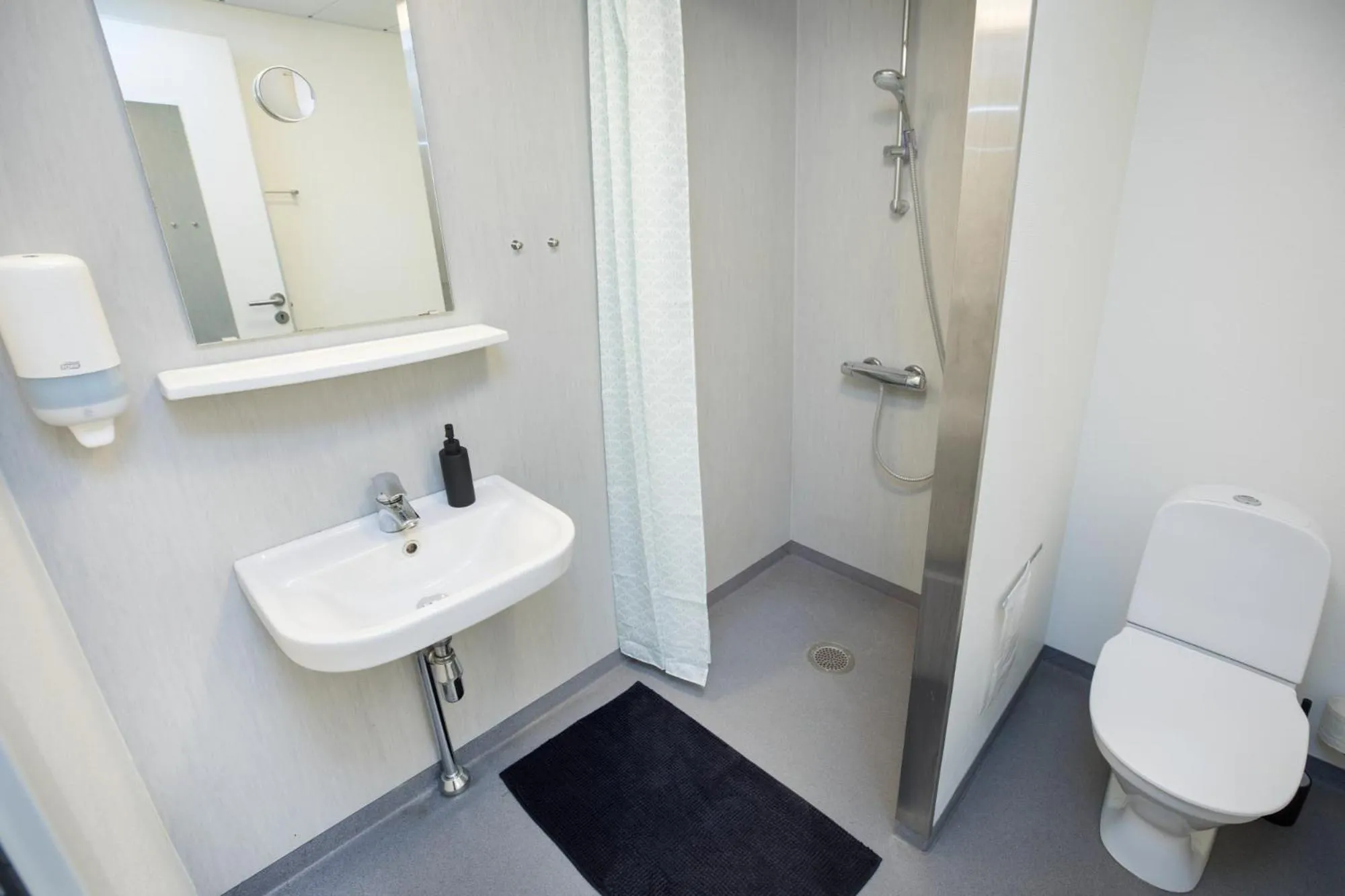 Shower in OnlySleep Trafikcenter