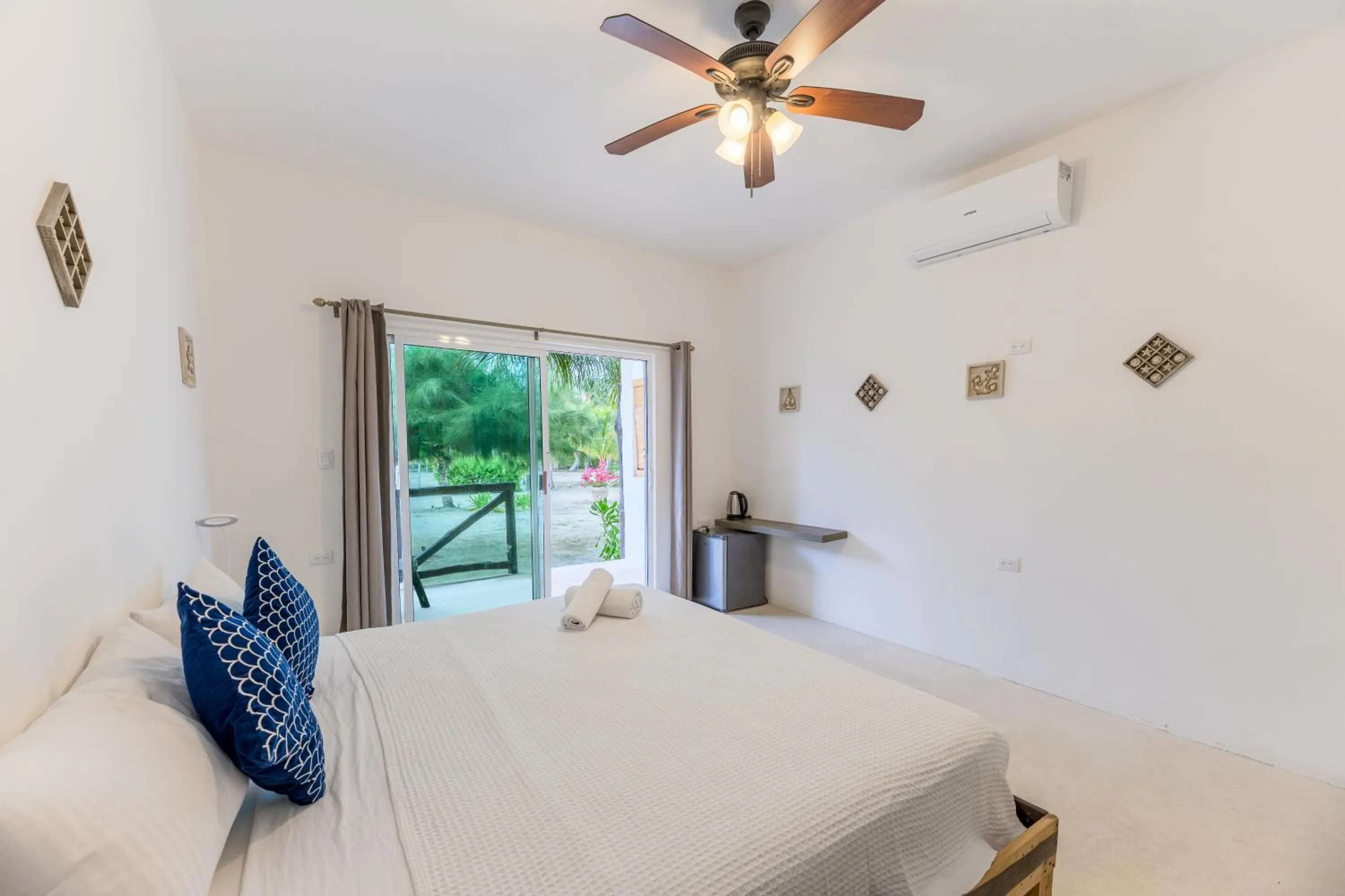 Garden view, Bed in Tekio Beach Hotel