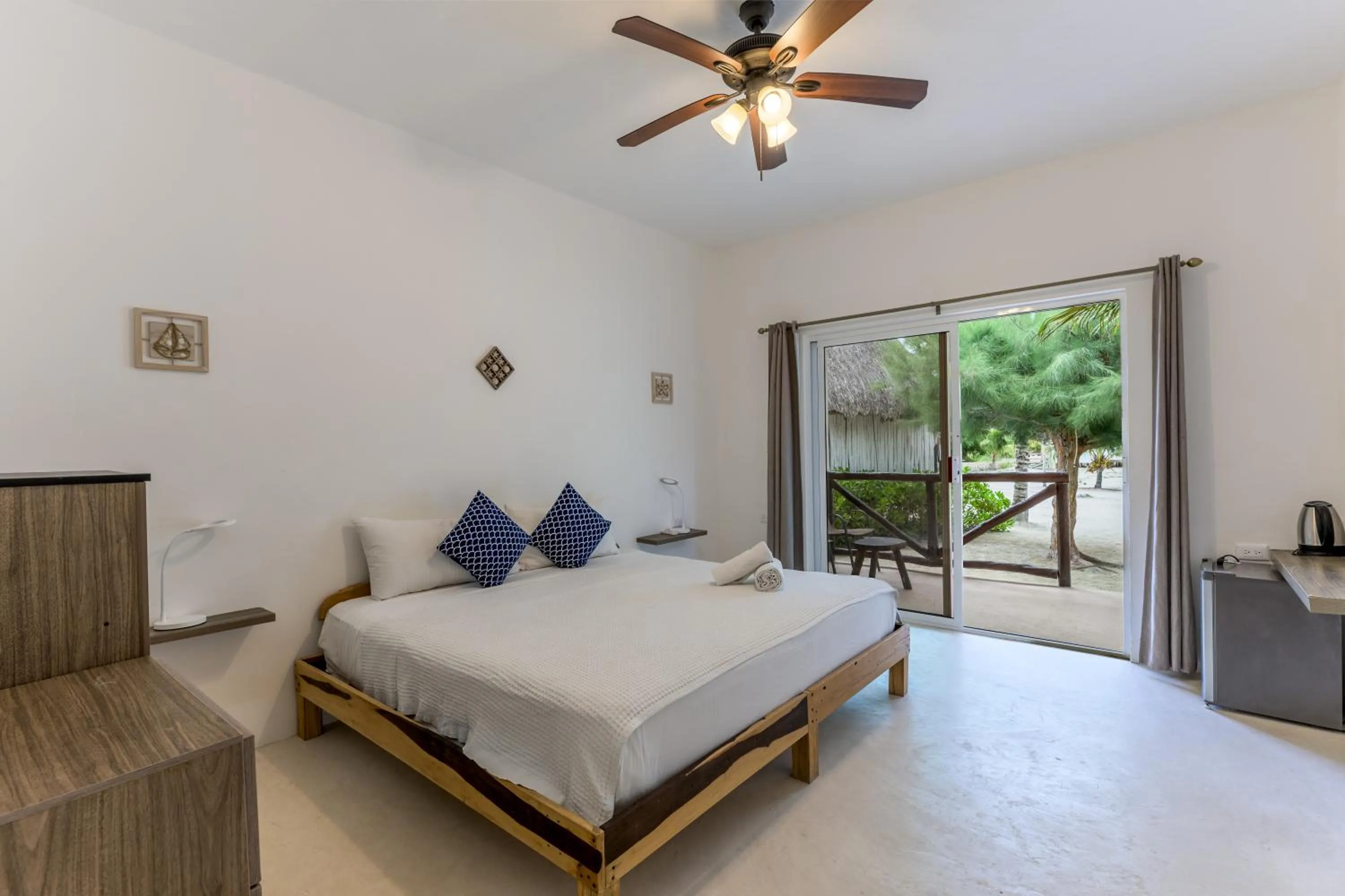 Garden view, Bed in Tekio Beach Hotel