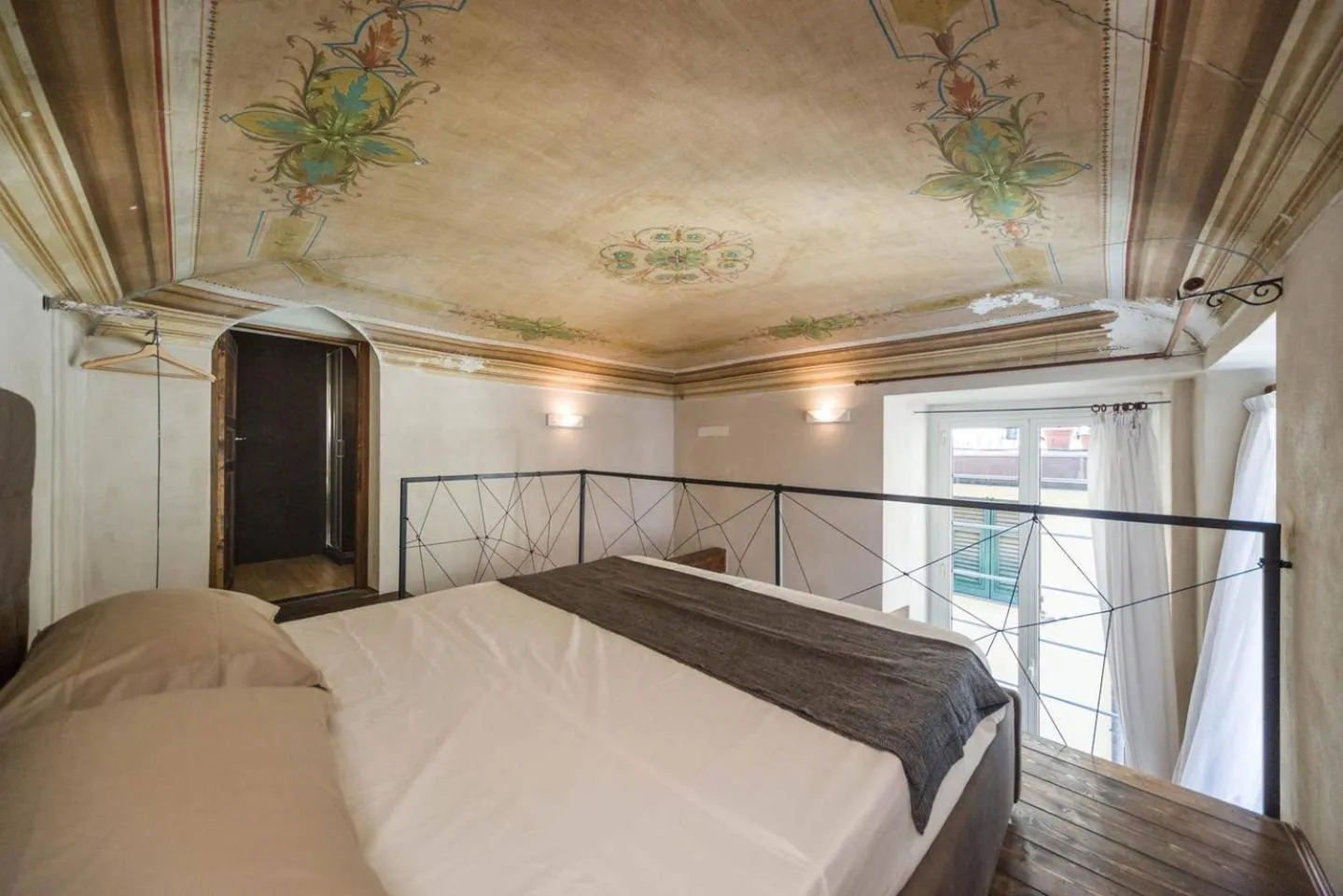 Bed in Charming Genova | Residenza d'epoca