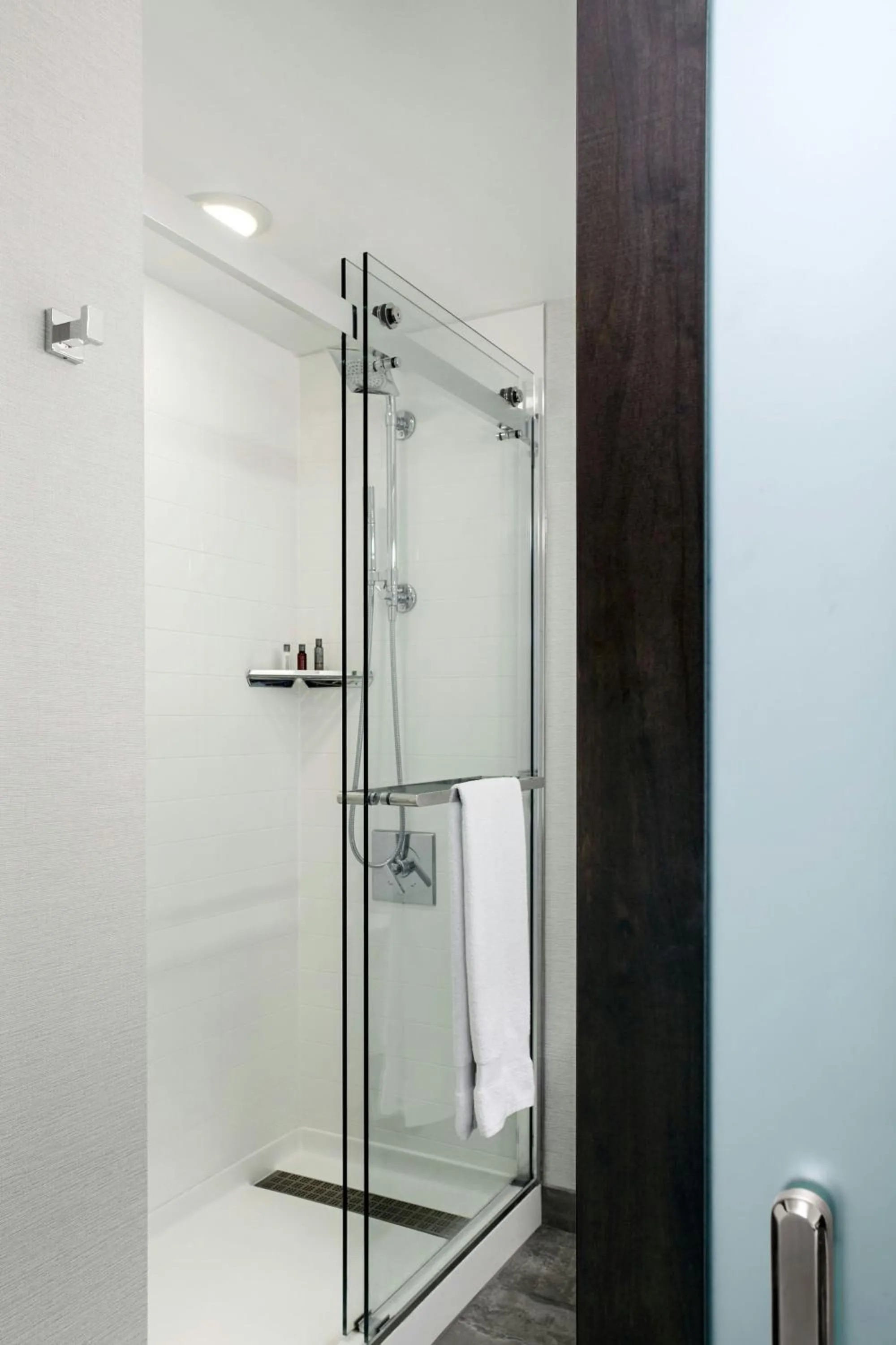 Bathroom in Marriott Cincinnati Airport