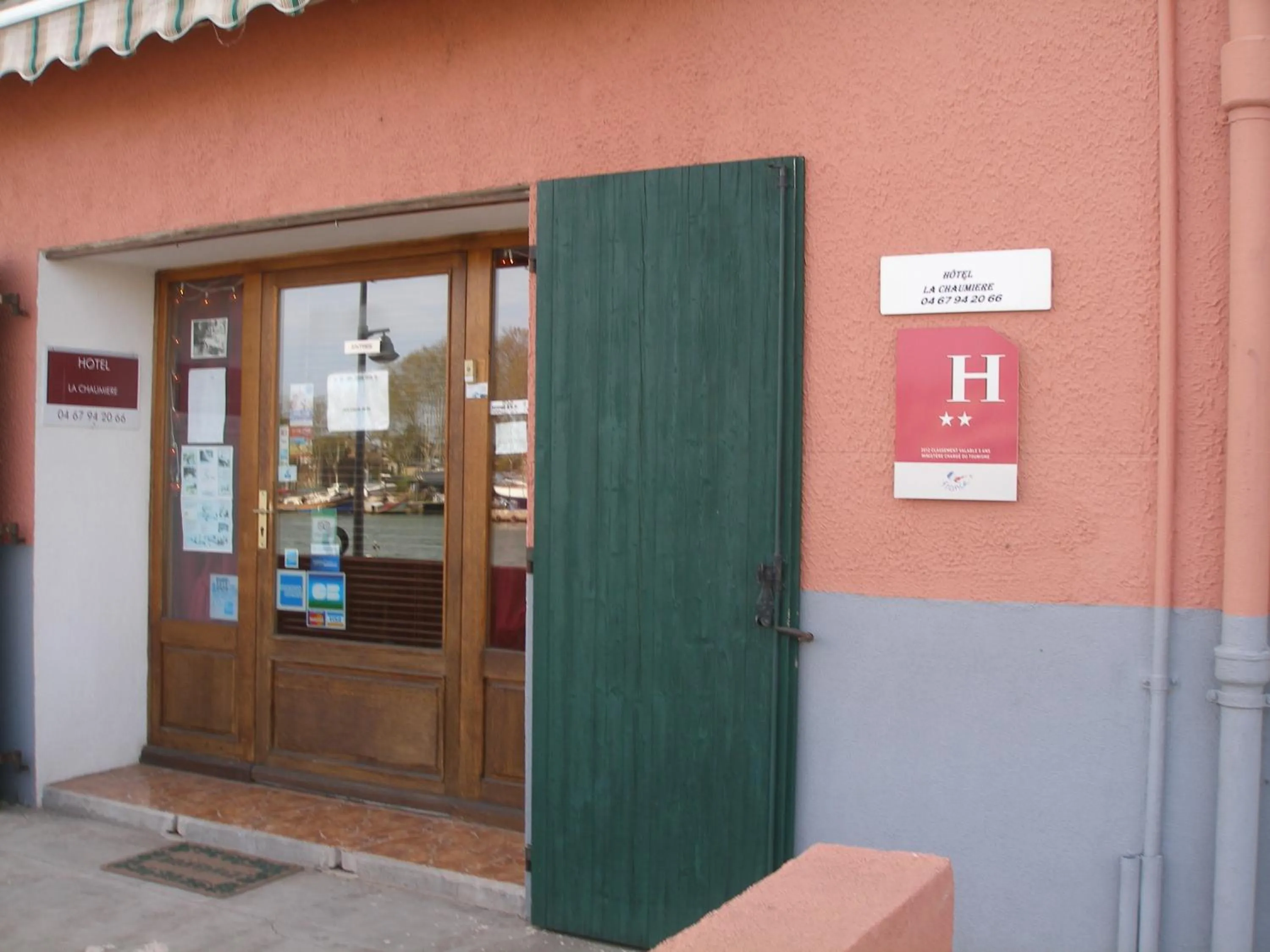 Facade/entrance in La Chaumiere d Agde