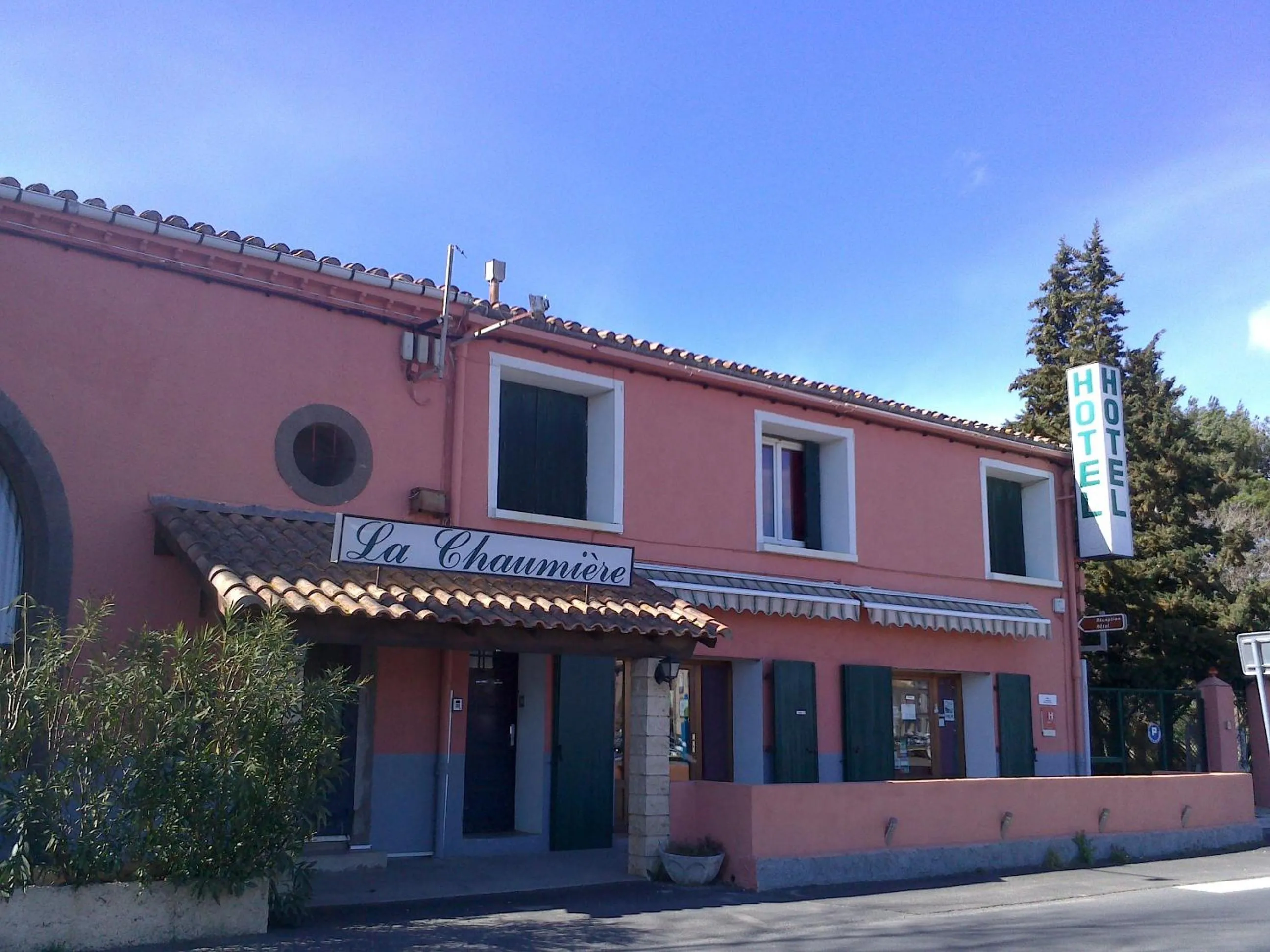 Facade/entrance in La Chaumiere d Agde