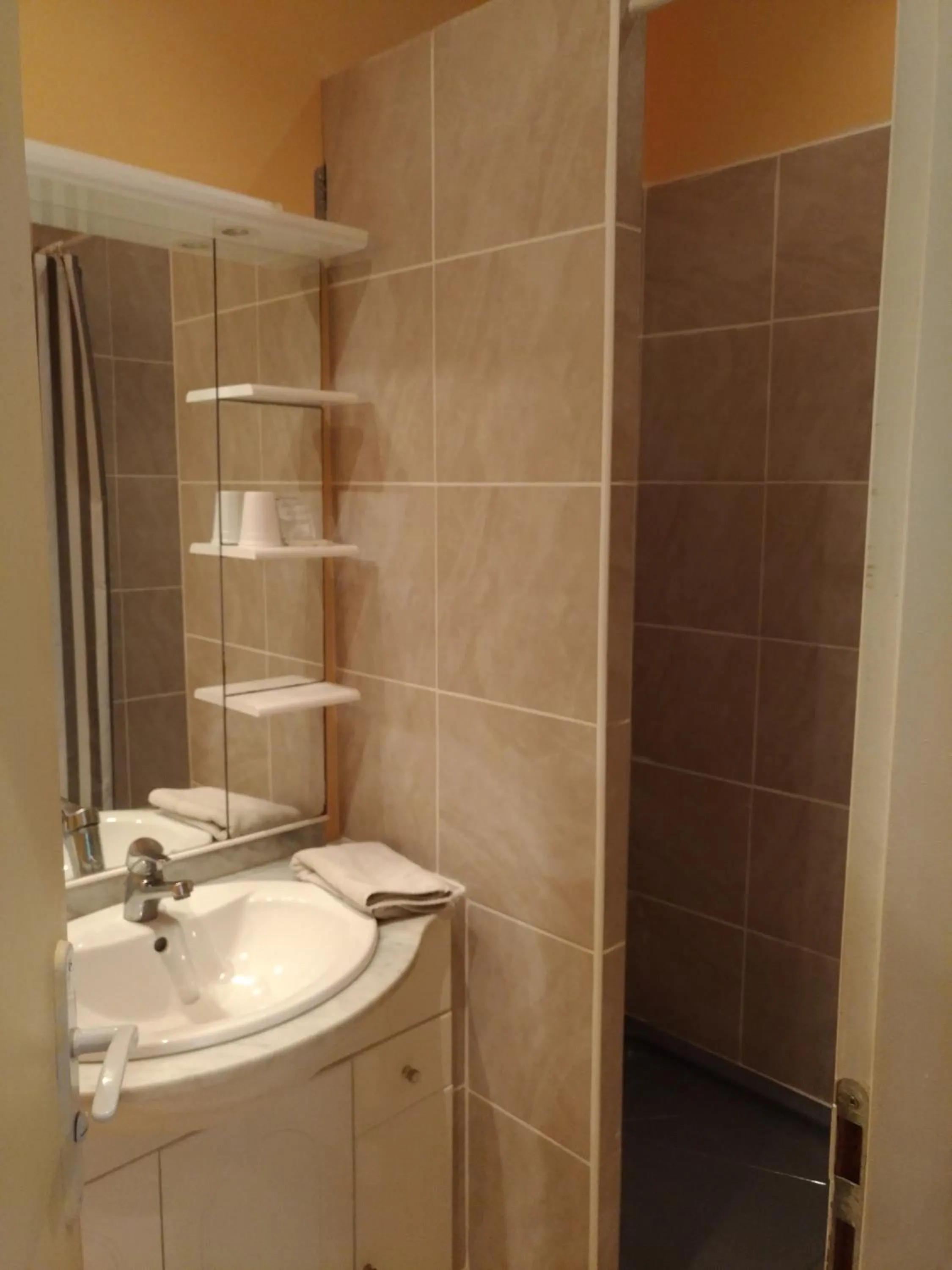 Bathroom in La Chaumiere d Agde