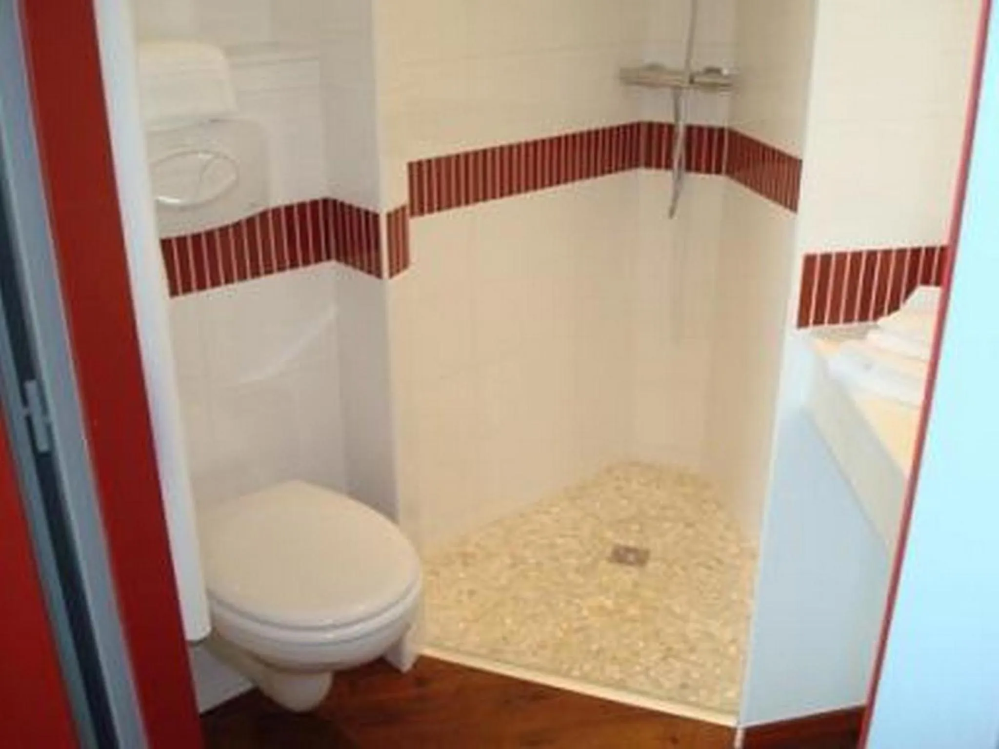 Bathroom in Brit Hotel Confort Azur Cholet Nord