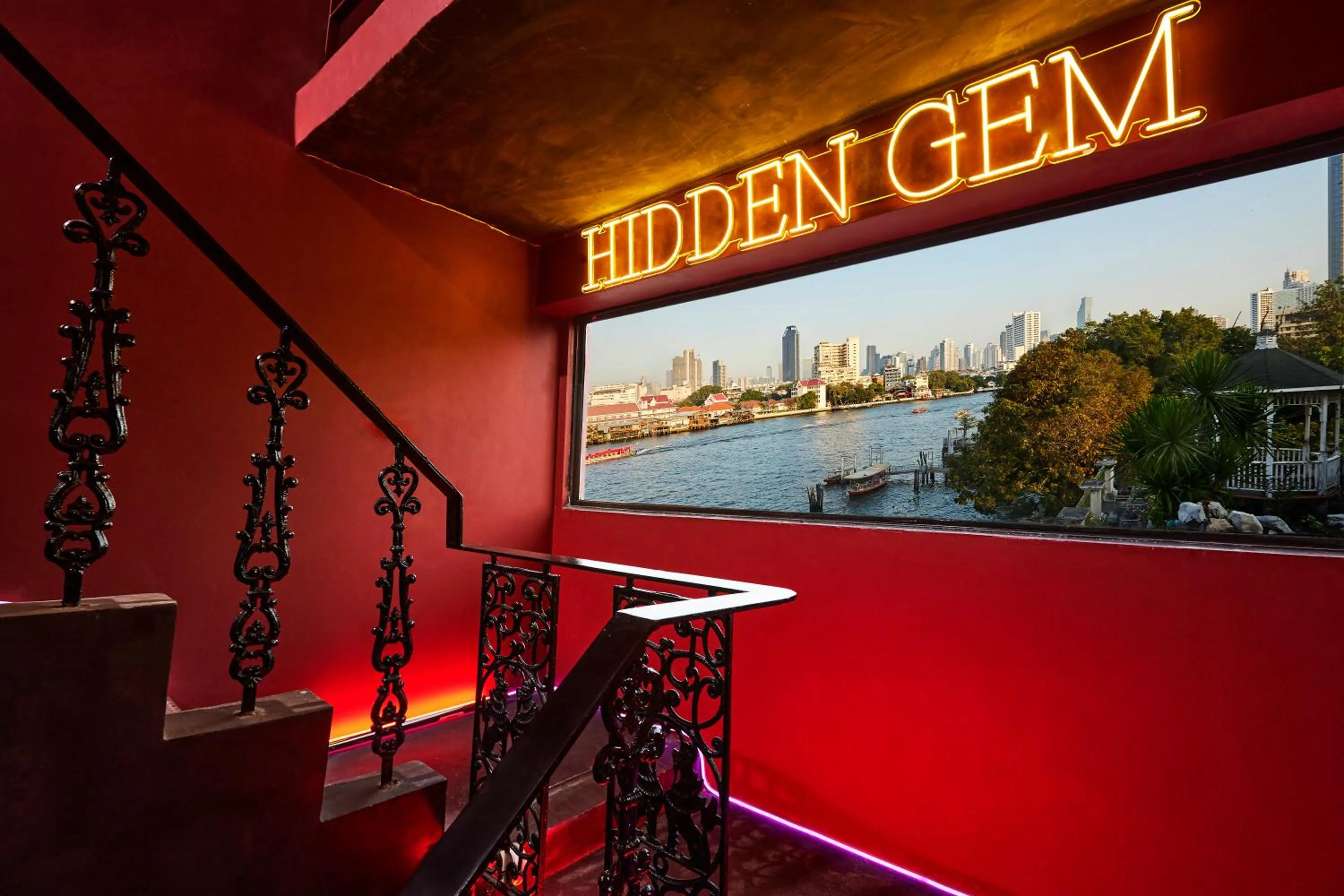 Decorative detail in Amdaeng Bangkok Riverside Hotel