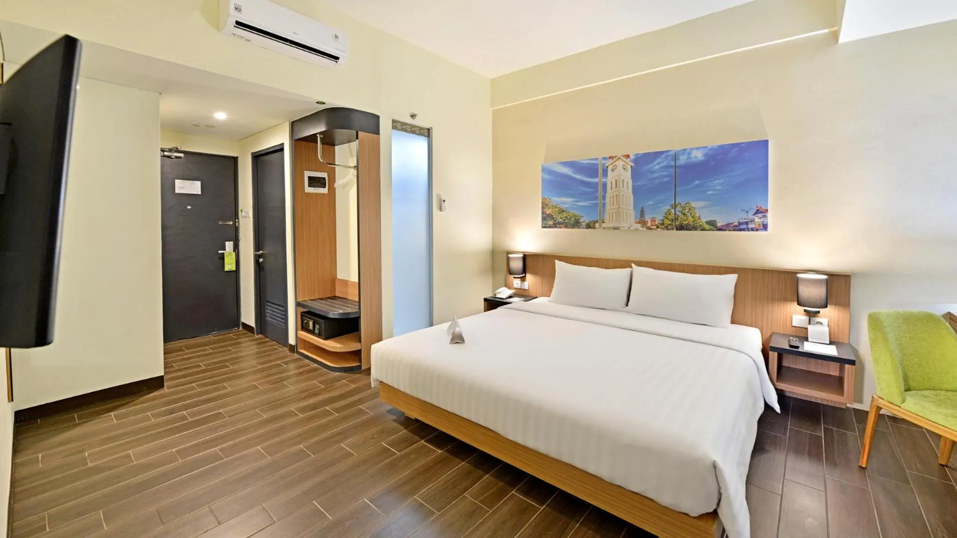 Bed in Whiz Prime Hotel Khatib Sulaiman Padang