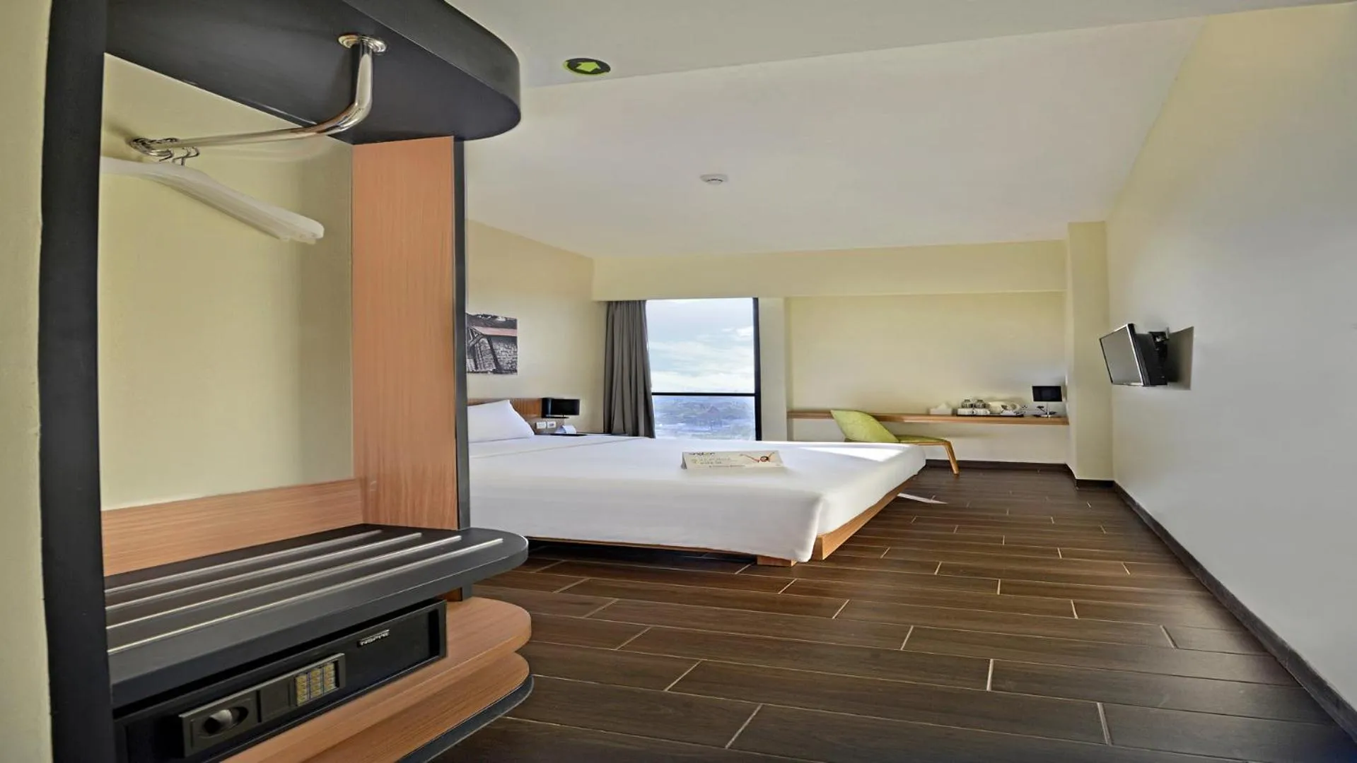 Bed in Whiz Prime Hotel Khatib Sulaiman Padang